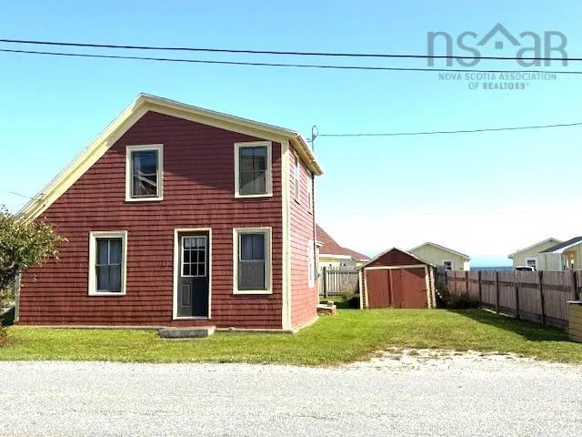 17 Locke Street, Lockeport, NS B0T 1L0, 3 Bedrooms Bedrooms, ,1 BathroomBathrooms,Residential,For Sale,Locke,202518100