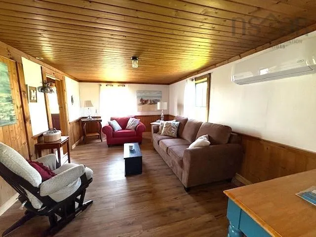 17 Locke Street, Lockeport, NS B0T 1L0, 3 Bedrooms Bedrooms, ,1 BathroomBathrooms,Residential,For Sale,Locke,202518100