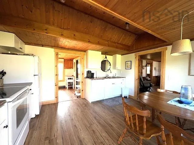17 Locke Street, Lockeport, NS B0T 1L0, 3 Bedrooms Bedrooms, ,1 BathroomBathrooms,Residential,For Sale,Locke,202518100