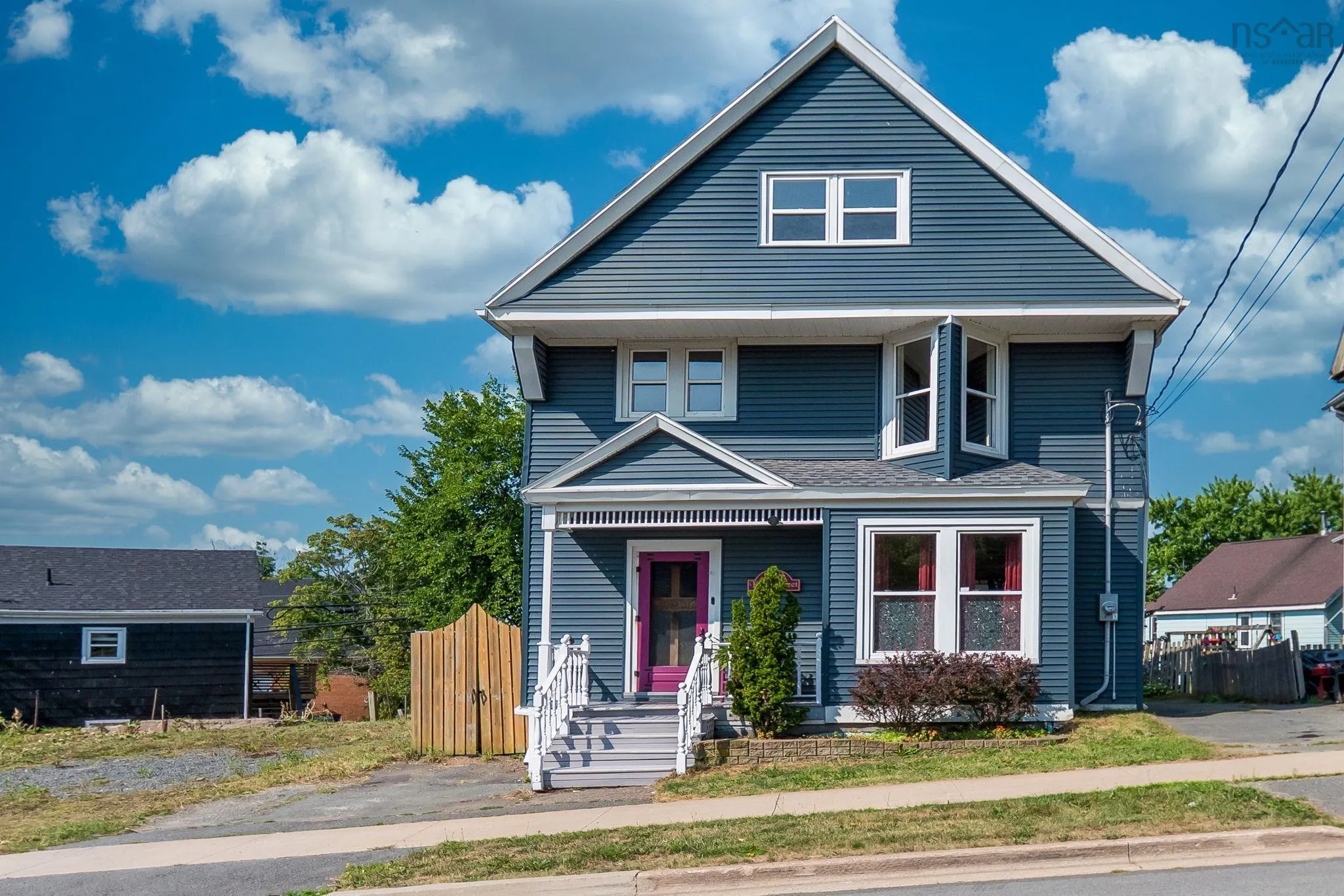 328 King Street, Windsor, NS B0N 2T0, 6 Bedrooms Bedrooms, ,2 BathroomsBathrooms,Residential,For Sale,King,202519183