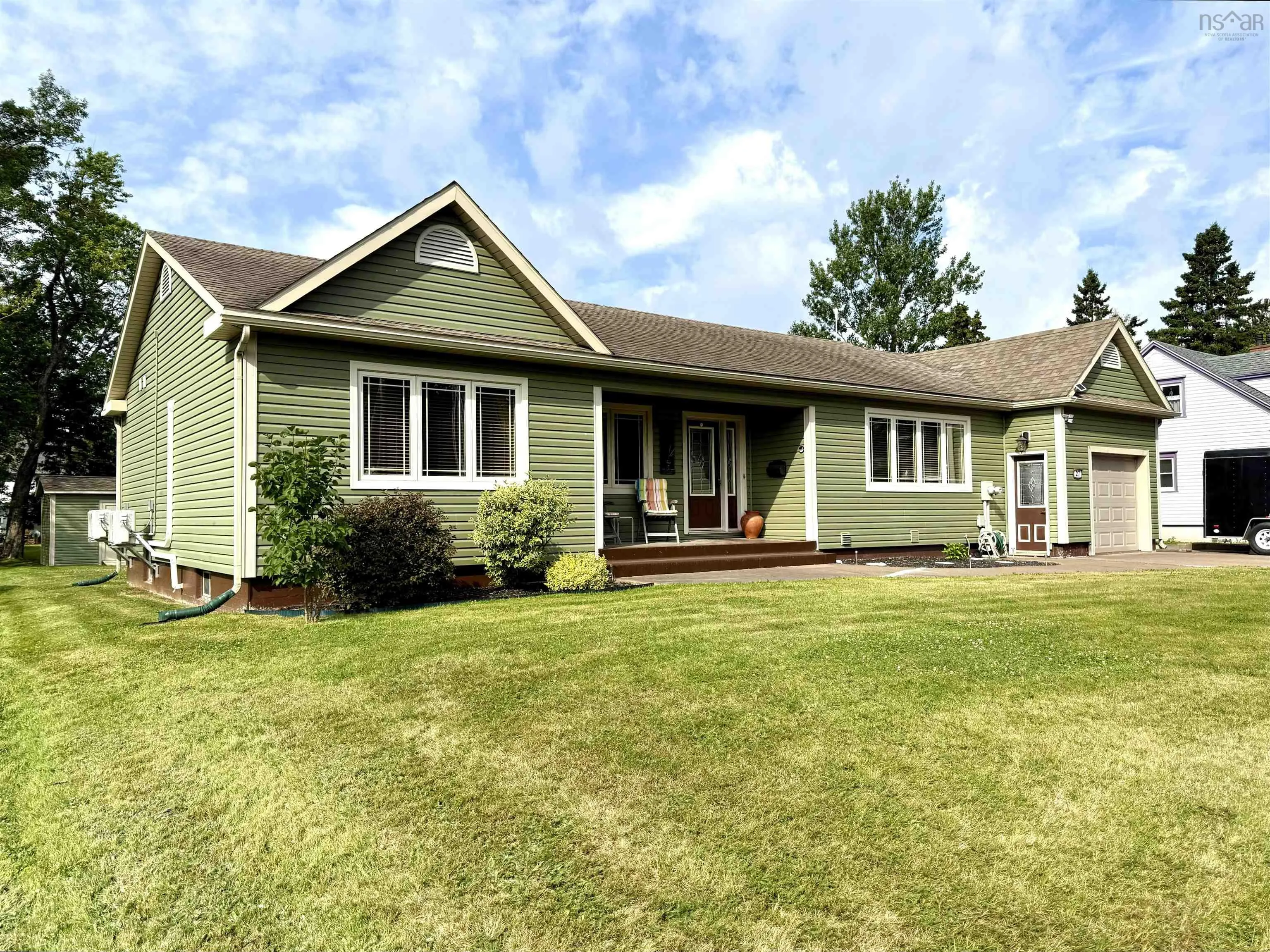 27 Regent Street, Amherst, NS B4H 3S8, 4 Bedrooms Bedrooms, ,2 BathroomsBathrooms,Residential,For Sale,Regent,202519435