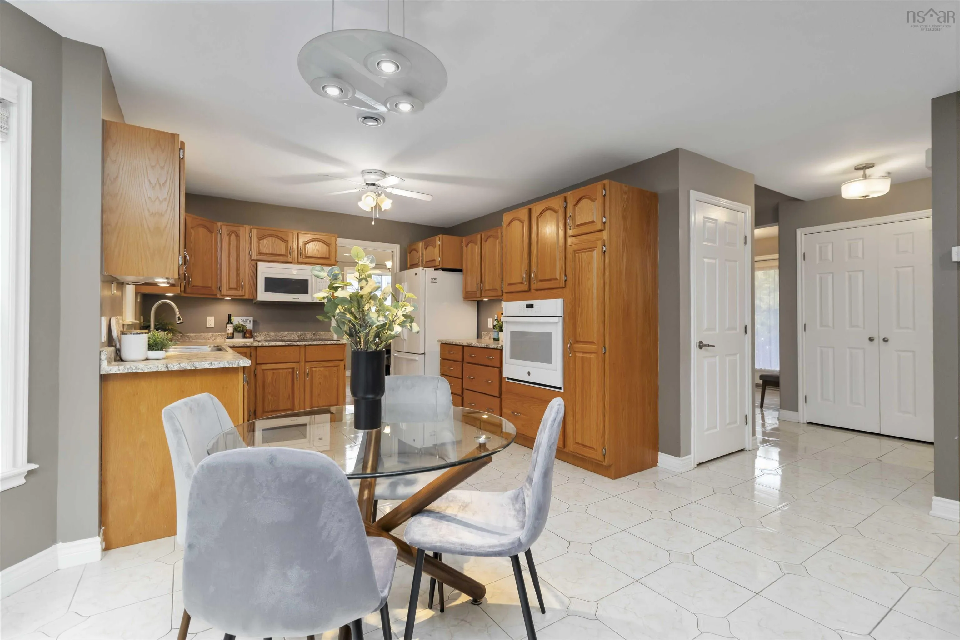194 Radcliffe Drive, Clayton Park, NS B3S 1E3, 5 Bedrooms Bedrooms, ,4 BathroomsBathrooms,Residential,For Sale,Radcliffe,202518830