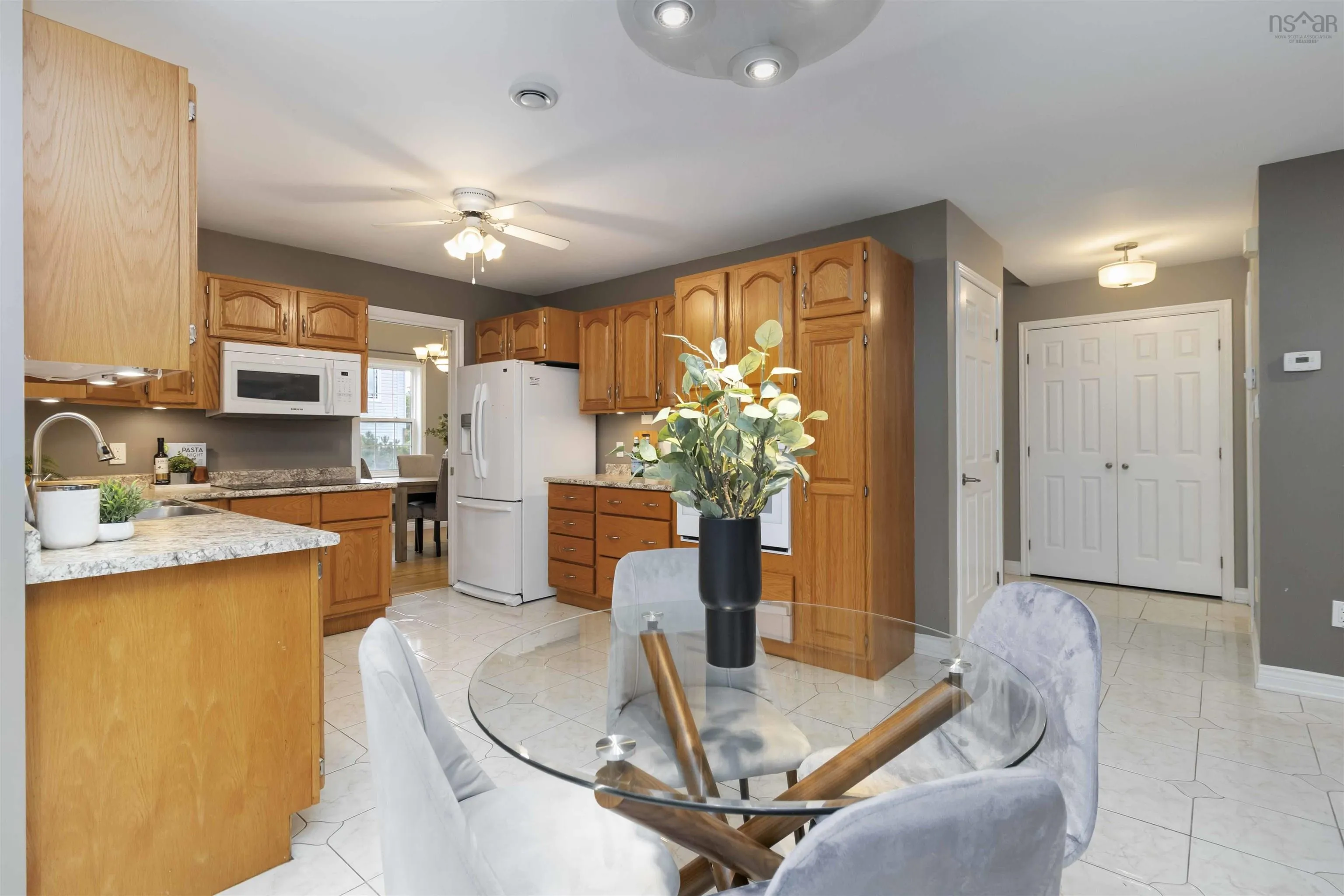194 Radcliffe Drive, Clayton Park, NS B3S 1E3, 5 Bedrooms Bedrooms, ,4 BathroomsBathrooms,Residential,For Sale,Radcliffe,202518830