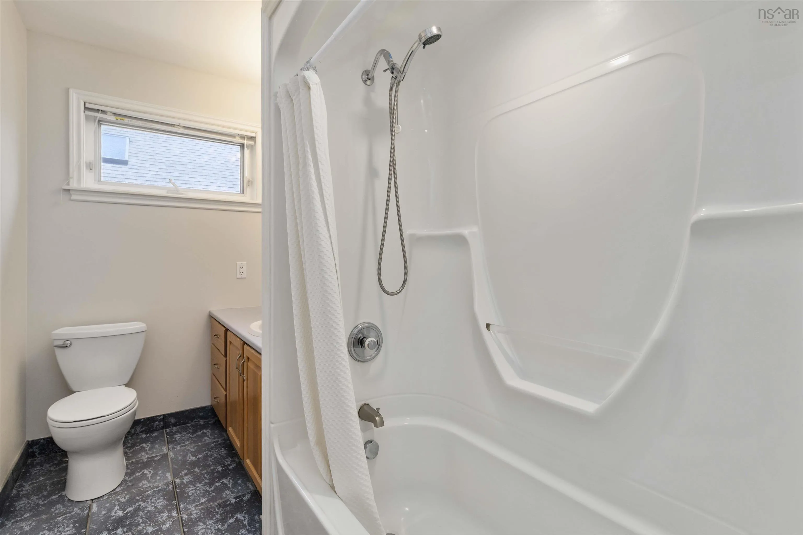 194 Radcliffe Drive, Clayton Park, NS B3S 1E3, 5 Bedrooms Bedrooms, ,4 BathroomsBathrooms,Residential,For Sale,Radcliffe,202518830