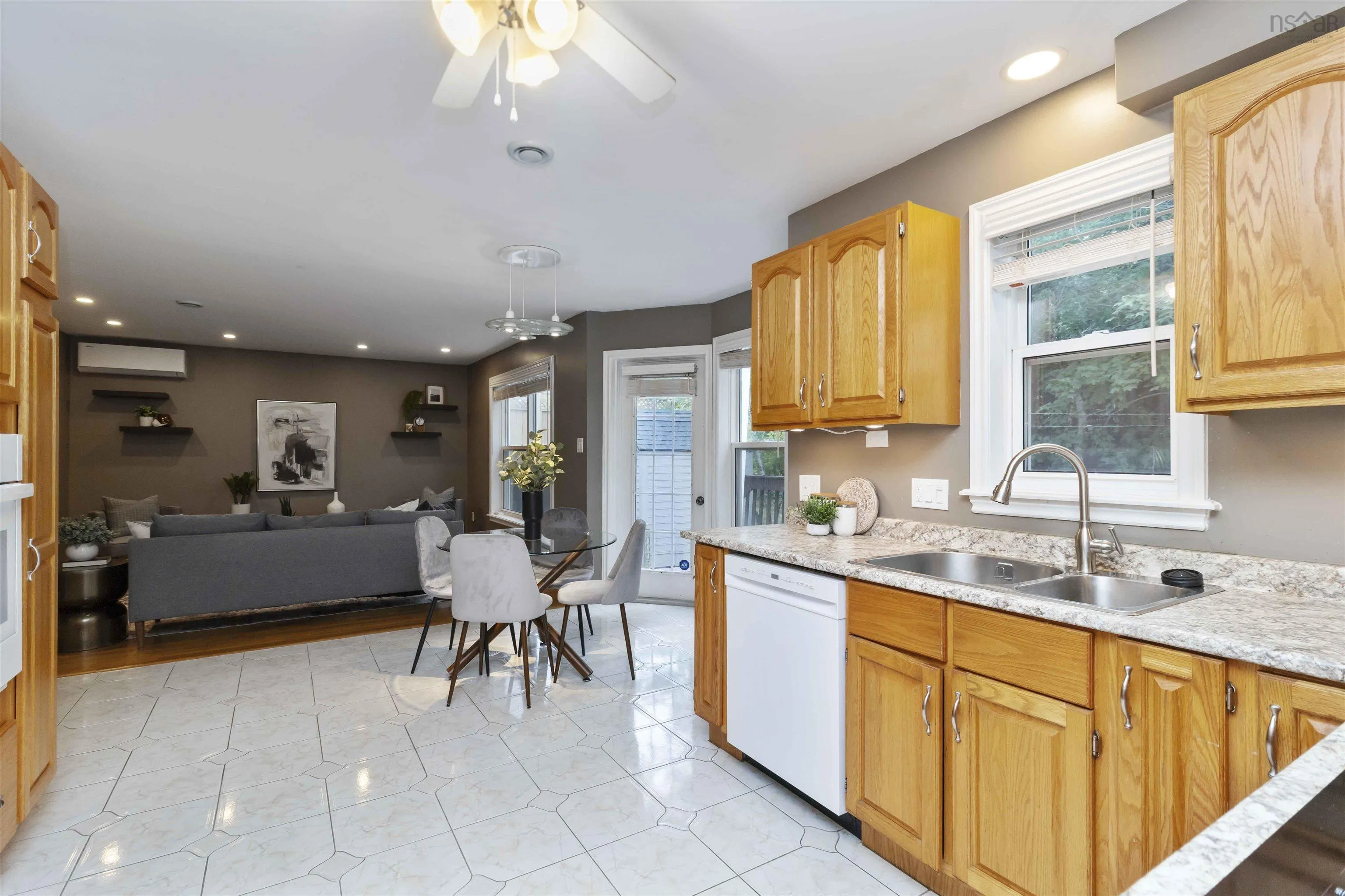 194 Radcliffe Drive, Clayton Park, NS B3S 1E3, 5 Bedrooms Bedrooms, ,4 BathroomsBathrooms,Residential,For Sale,Radcliffe,202518830