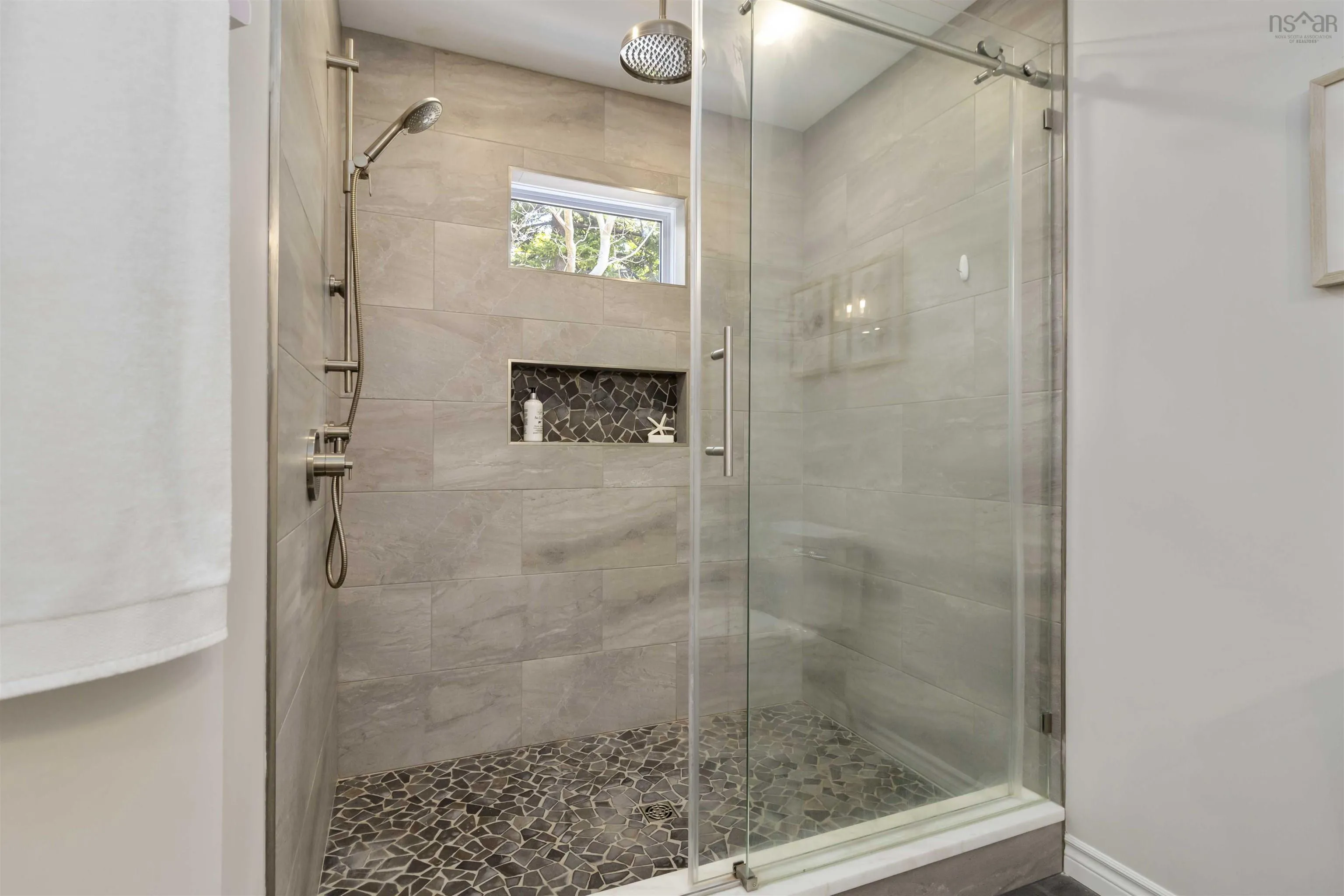 194 Radcliffe Drive, Clayton Park, NS B3S 1E3, 5 Bedrooms Bedrooms, ,4 BathroomsBathrooms,Residential,For Sale,Radcliffe,202518830