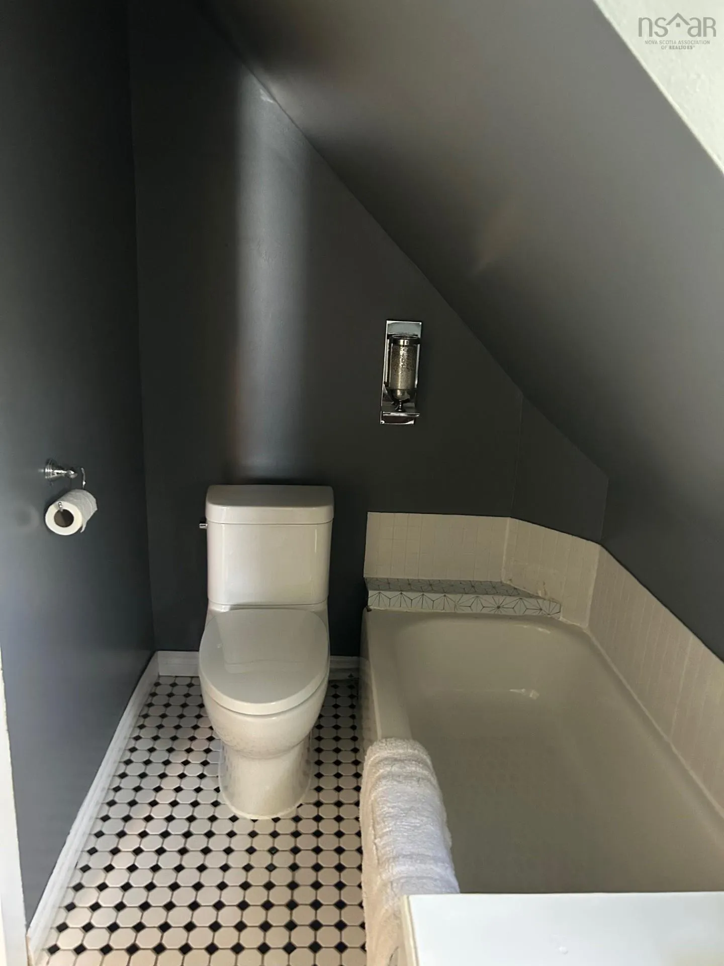 12 Beech Street, North Sydney, NS B2A 1H3, 3 Bedrooms Bedrooms, ,2 BathroomsBathrooms,Residential,For Sale,Beech,202512532