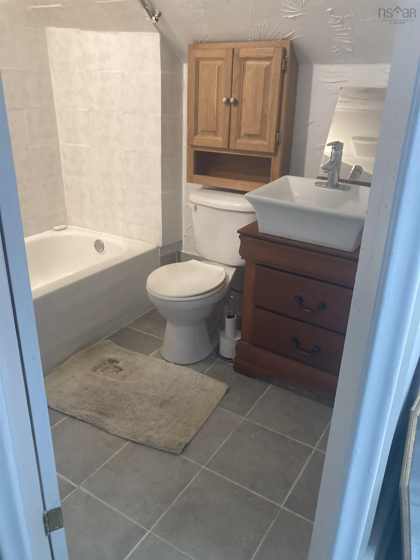 103 School Street, Liverpool, NS B0T 1K0, 5 Bedrooms Bedrooms, ,2 BathroomsBathrooms,Residential,For Sale,School,202519839