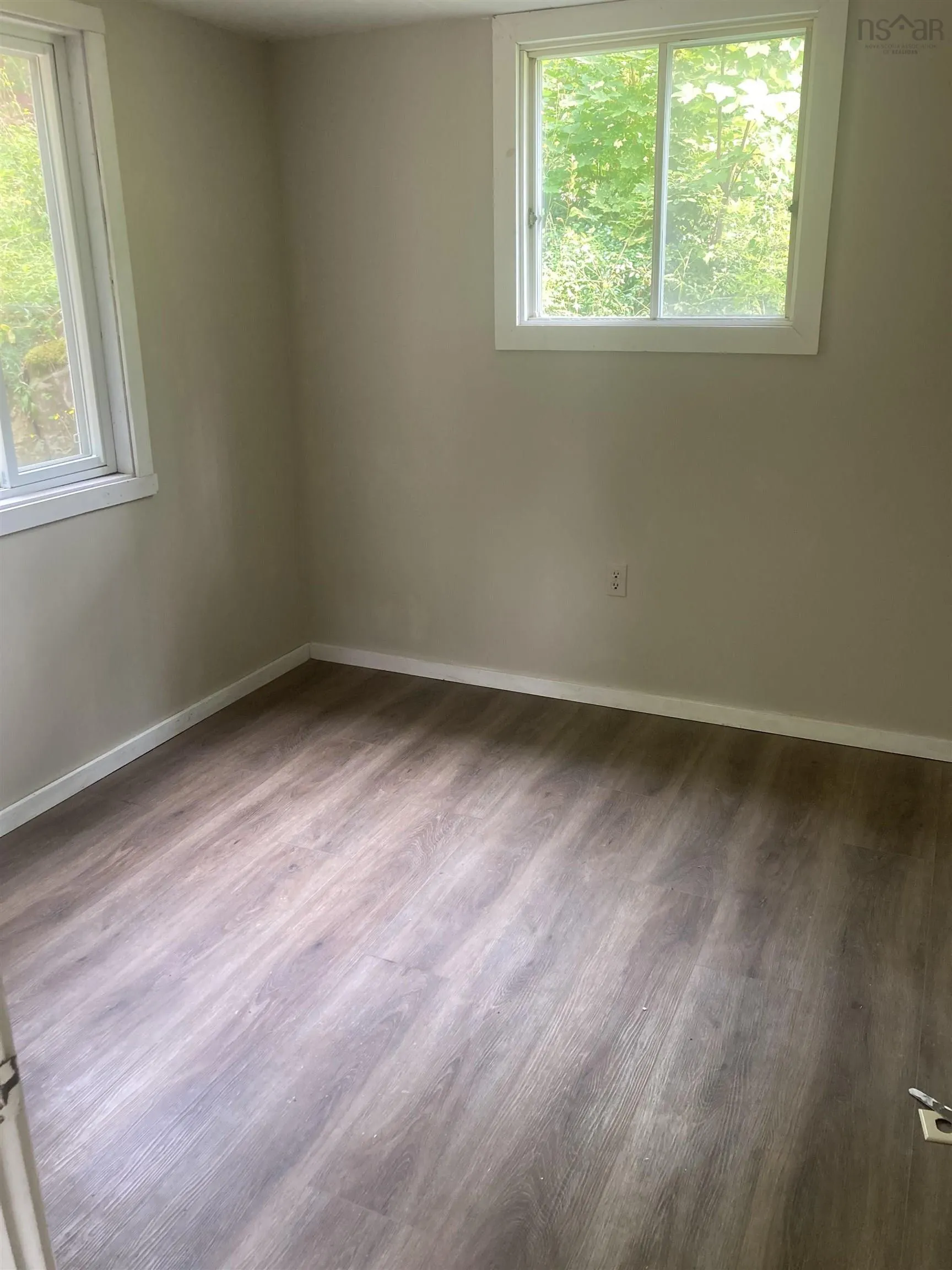 103 School Street, Liverpool, NS B0T 1K0, 5 Bedrooms Bedrooms, ,2 BathroomsBathrooms,Residential,For Sale,School,202519839