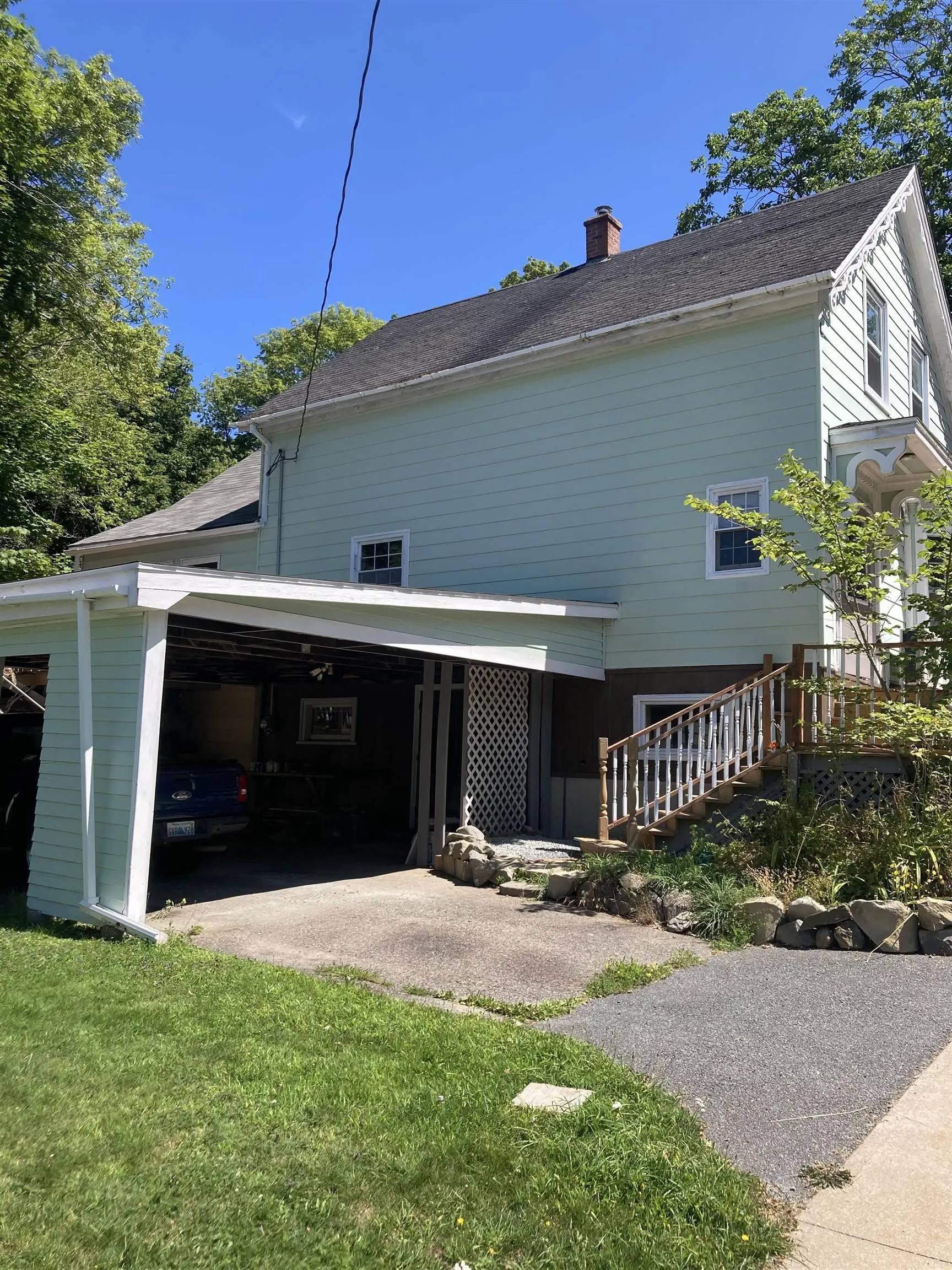 103 School Street, Liverpool, NS B0T 1K0, 5 Bedrooms Bedrooms, ,2 BathroomsBathrooms,Residential,For Sale,School,202519839