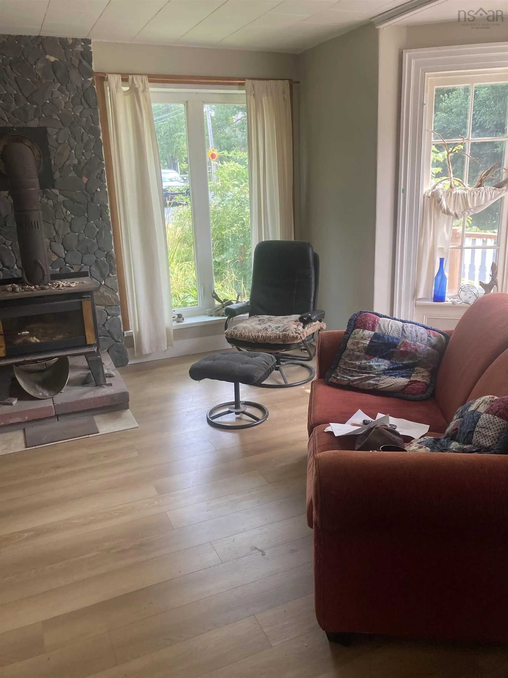 103 School Street, Liverpool, NS B0T 1K0, 5 Bedrooms Bedrooms, ,2 BathroomsBathrooms,Residential,For Sale,School,202519839