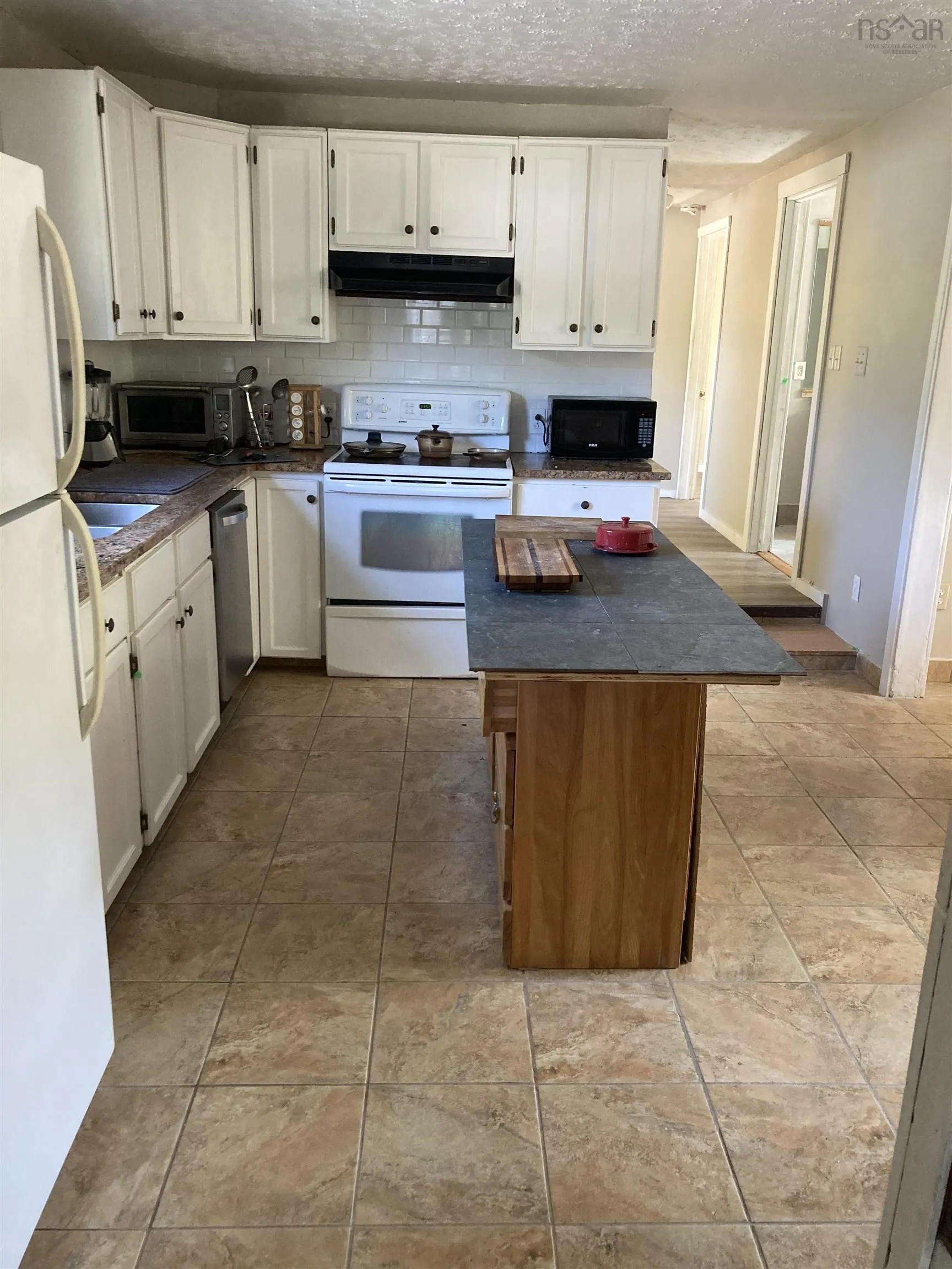 103 School Street, Liverpool, NS B0T 1K0, 5 Bedrooms Bedrooms, ,2 BathroomsBathrooms,Residential,For Sale,School,202519839