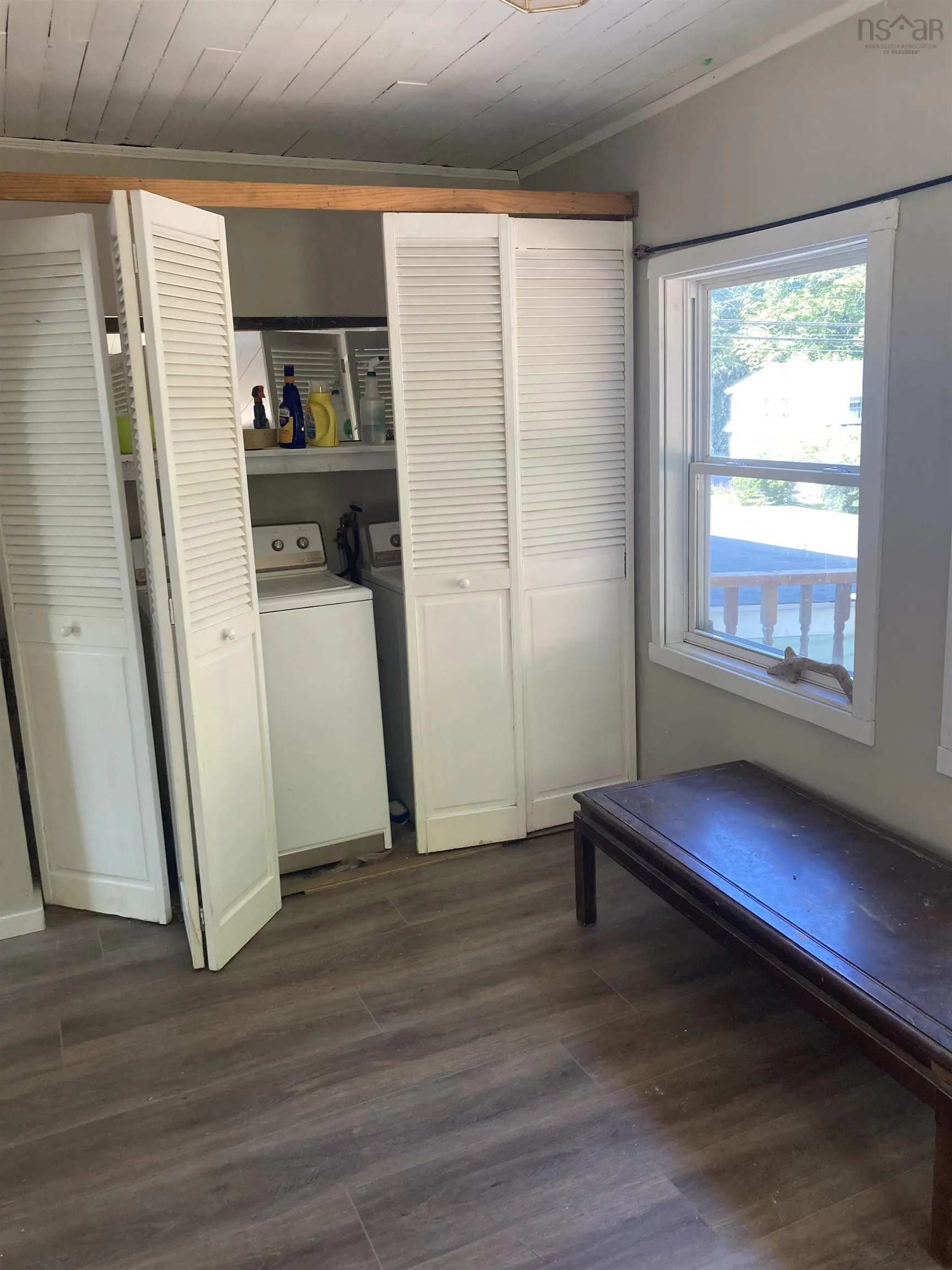 103 School Street, Liverpool, NS B0T 1K0, 5 Bedrooms Bedrooms, ,2 BathroomsBathrooms,Residential,For Sale,School,202519839
