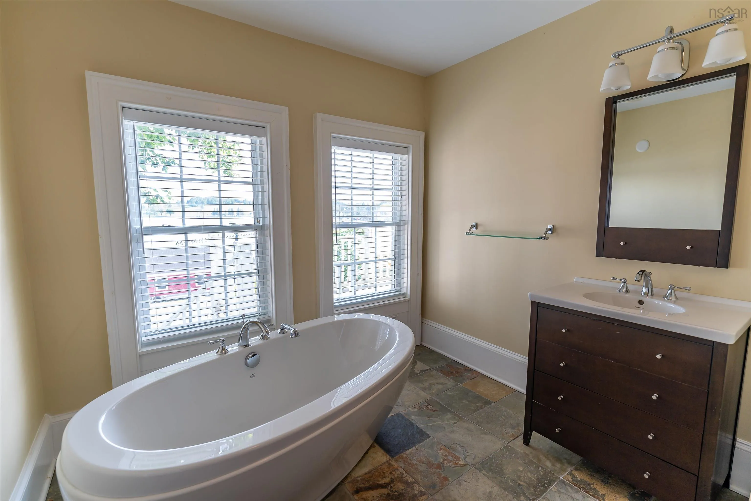 44 Montague Street, Lunenburg, NS B0J 2C0, 3 Bedrooms Bedrooms, ,3 BathroomsBathrooms,Residential,For Sale,Montague,202524793