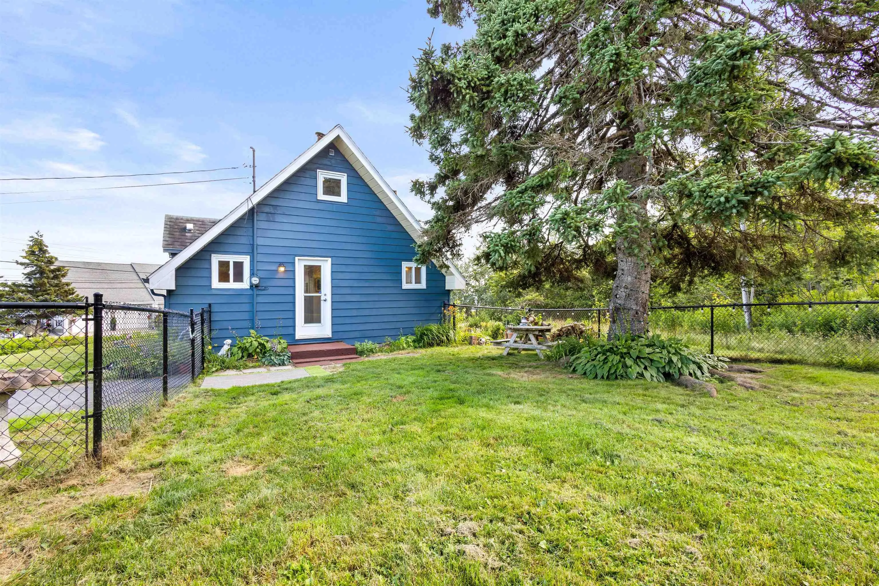 9009 St Margarets Bay Road, Queensland, NS B0J 1T0, 2 Bedrooms Bedrooms, ,1 BathroomBathrooms,Residential,For Sale,St Margarets Bay,202518769