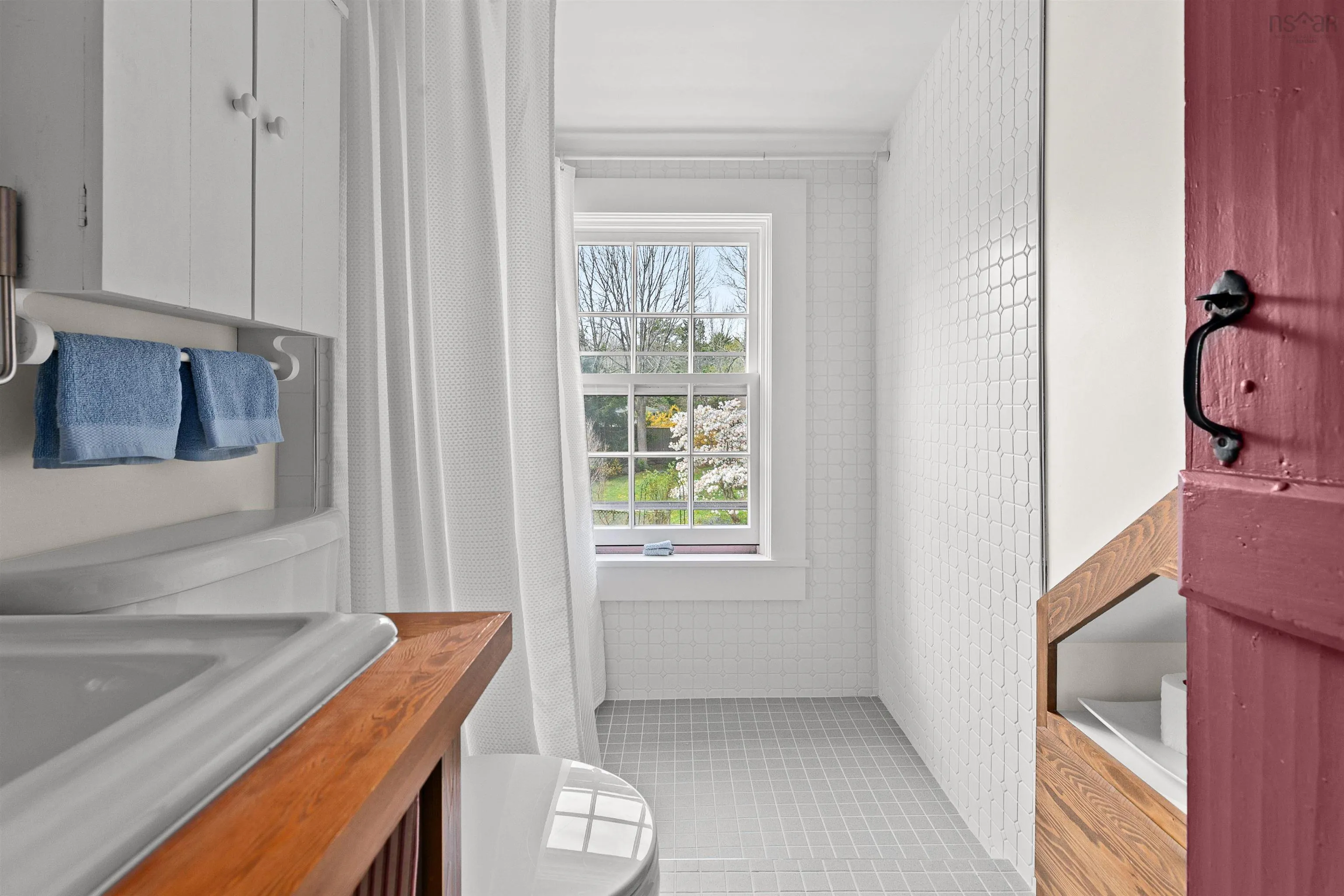 328 Main Street, Mahone Bay Ns B0j 2e0, 3 Bedrooms Bedrooms, ,3 BathroomsBathrooms,Residential,For Sale,Main,202510785