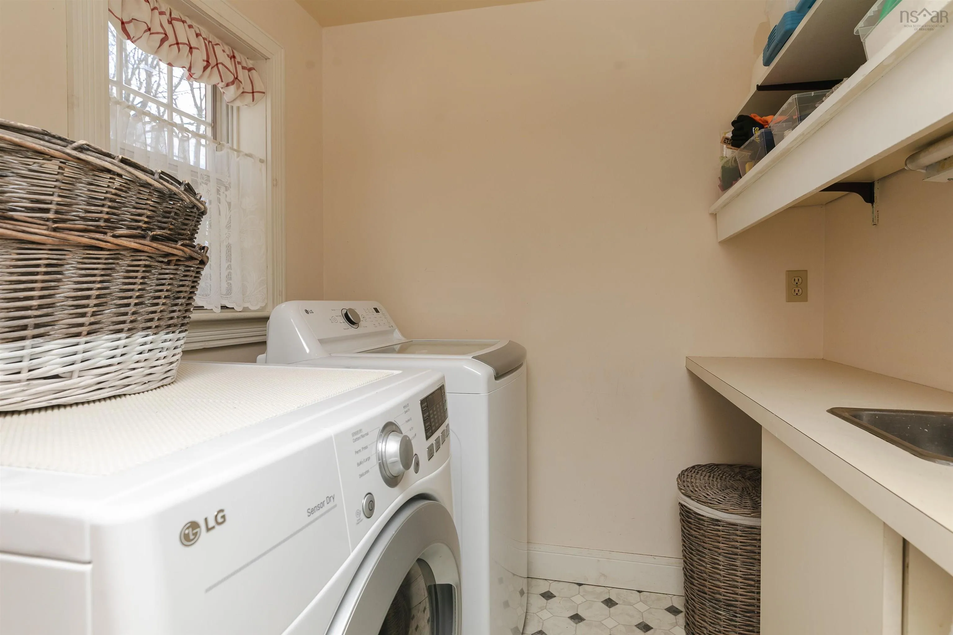 328 Main Street, Mahone Bay Ns B0j 2e0, 3 Bedrooms Bedrooms, ,3 BathroomsBathrooms,Residential,For Sale,Main,202510785