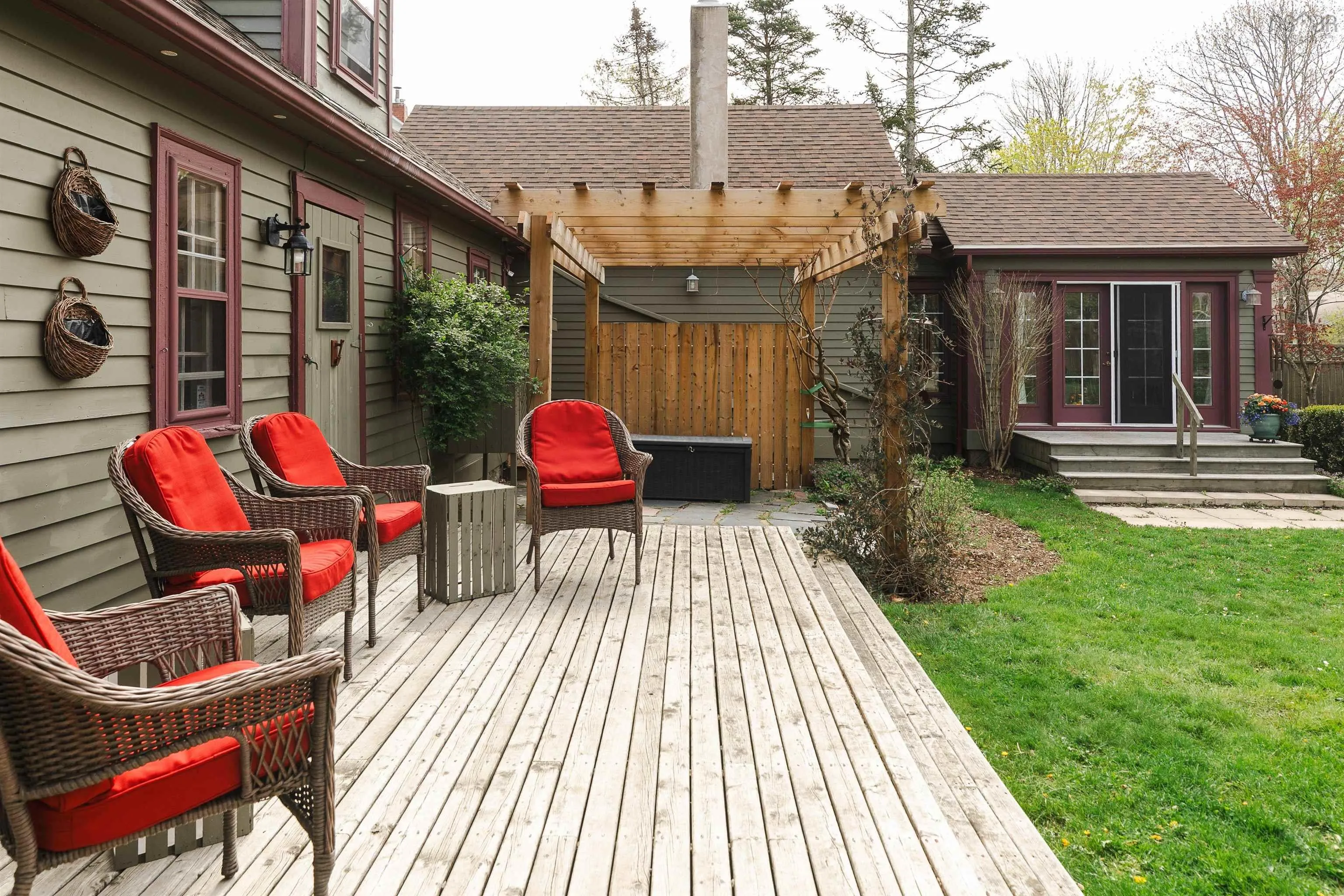 328 Main Street, Mahone Bay Ns B0j 2e0, 3 Bedrooms Bedrooms, ,3 BathroomsBathrooms,Residential,For Sale,Main,202510785
