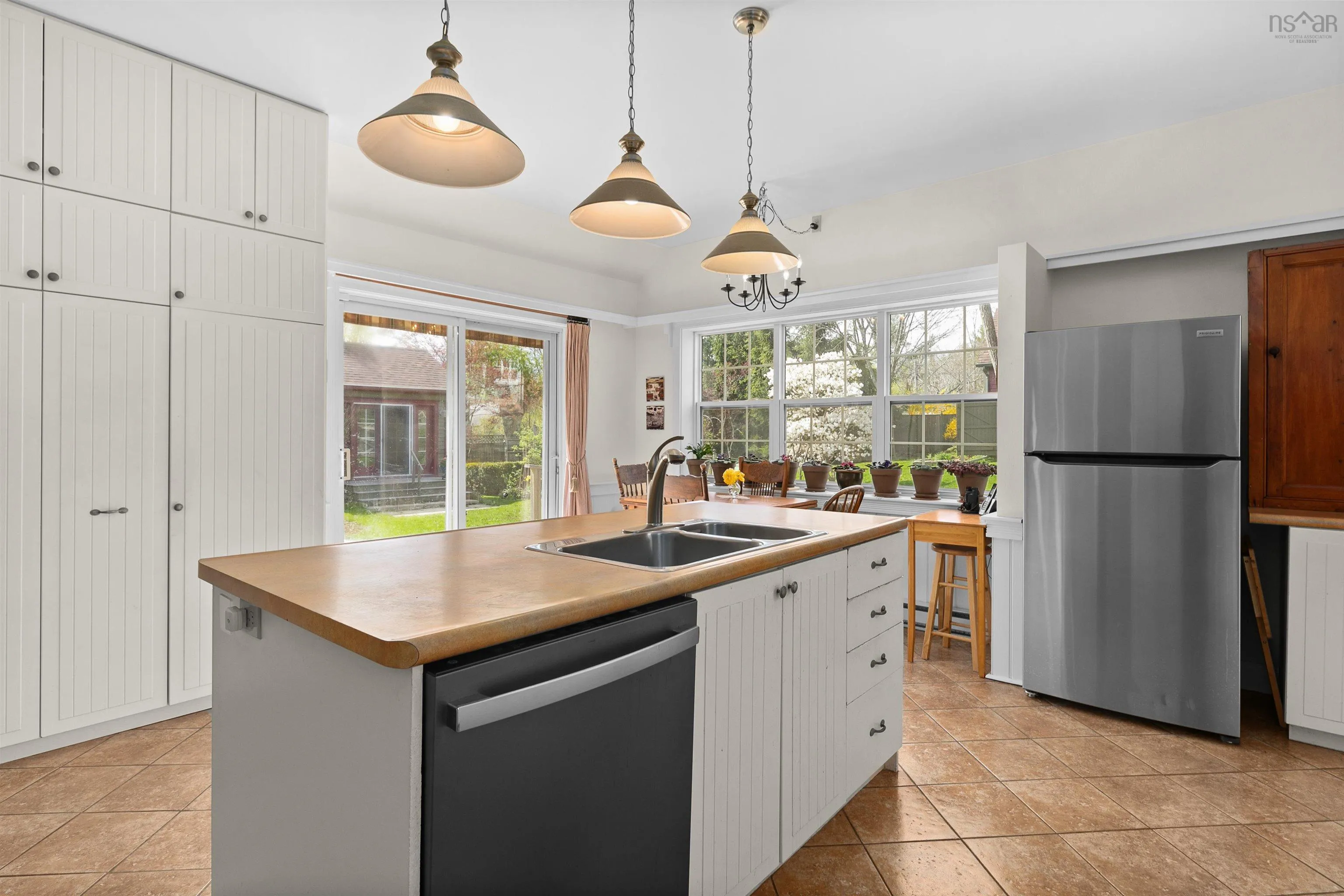 328 Main Street, Mahone Bay Ns B0j 2e0, 3 Bedrooms Bedrooms, ,3 BathroomsBathrooms,Residential,For Sale,Main,202510785