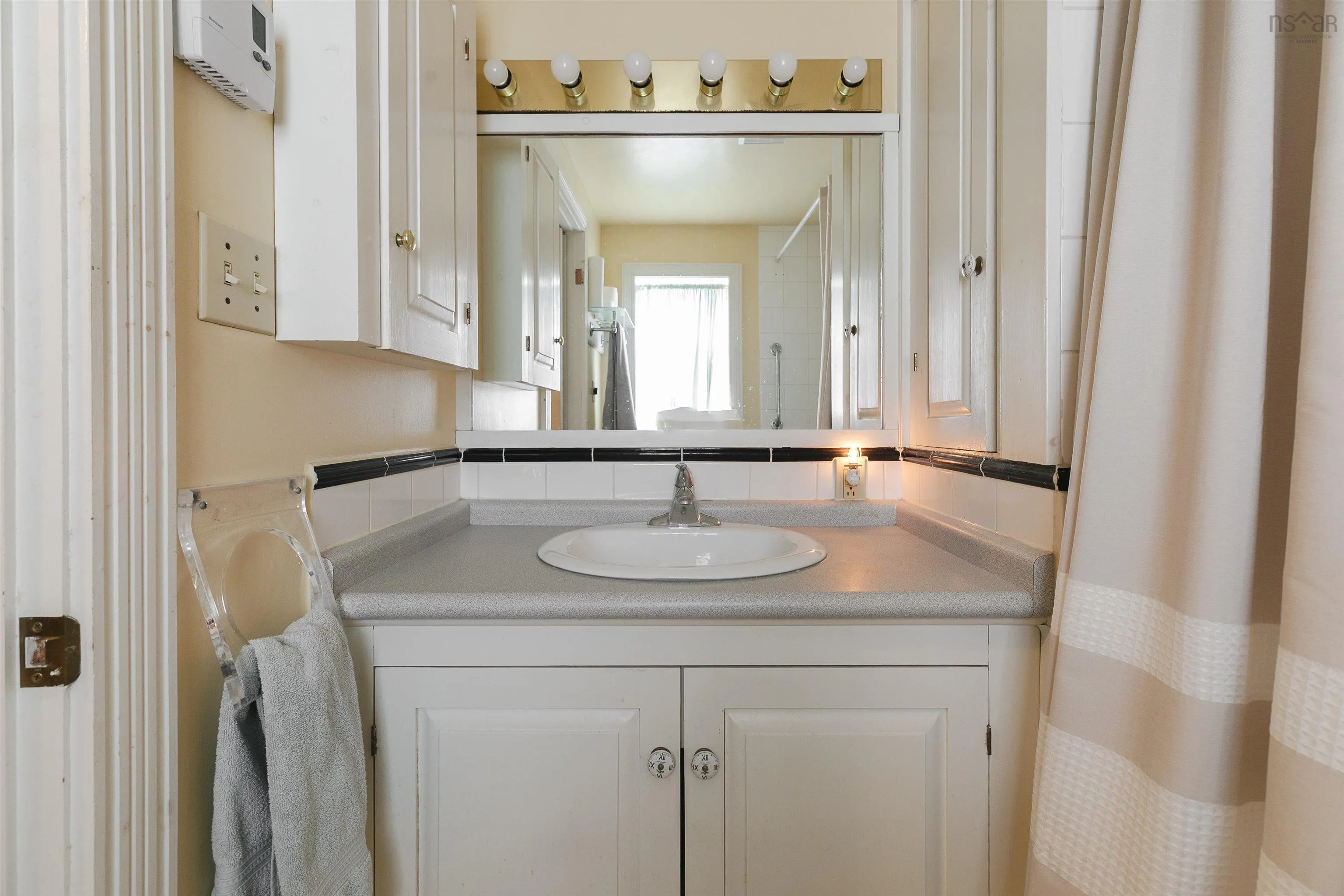 328 Main Street, Mahone Bay Ns B0j 2e0, 3 Bedrooms Bedrooms, ,3 BathroomsBathrooms,Residential,For Sale,Main,202510785