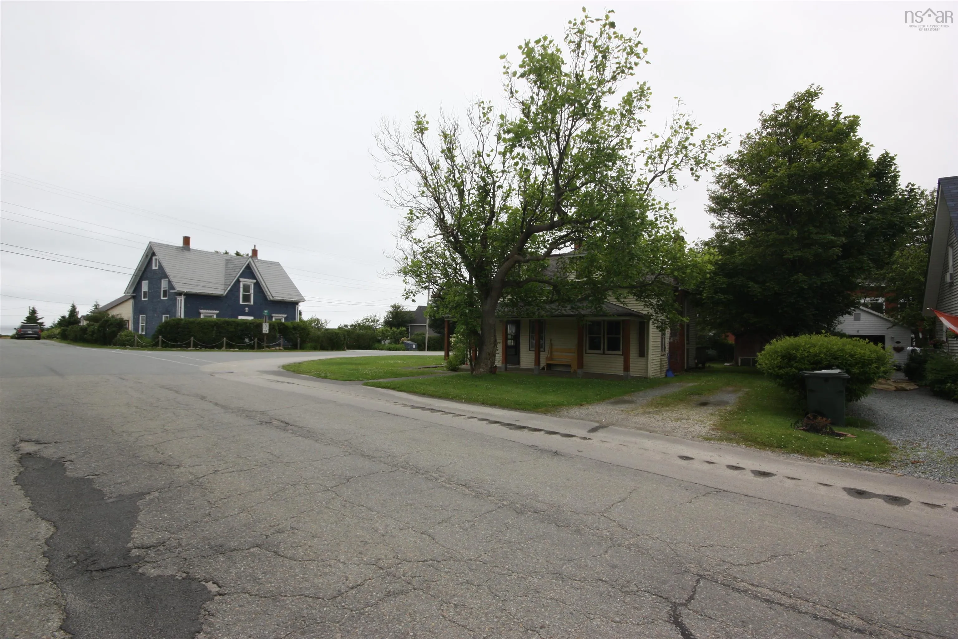 31 Hall Street, Lockeport, NS B0T 1L0, 4 Bedrooms Bedrooms, ,1 BathroomBathrooms,Residential,For Sale,Hall,202517471