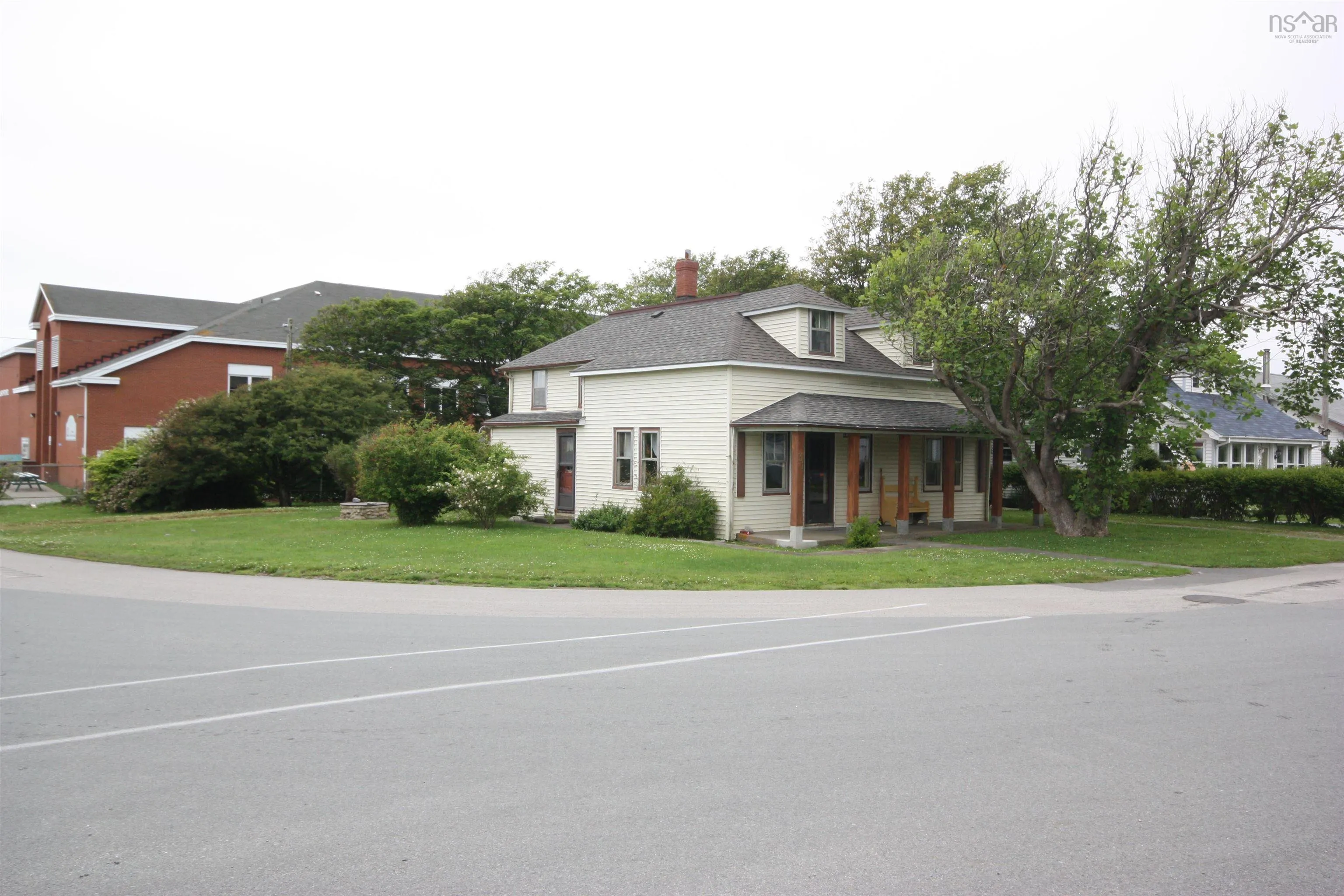 31 Hall Street, Lockeport, NS B0T 1L0, 4 Bedrooms Bedrooms, ,1 BathroomBathrooms,Residential,For Sale,Hall,202517471