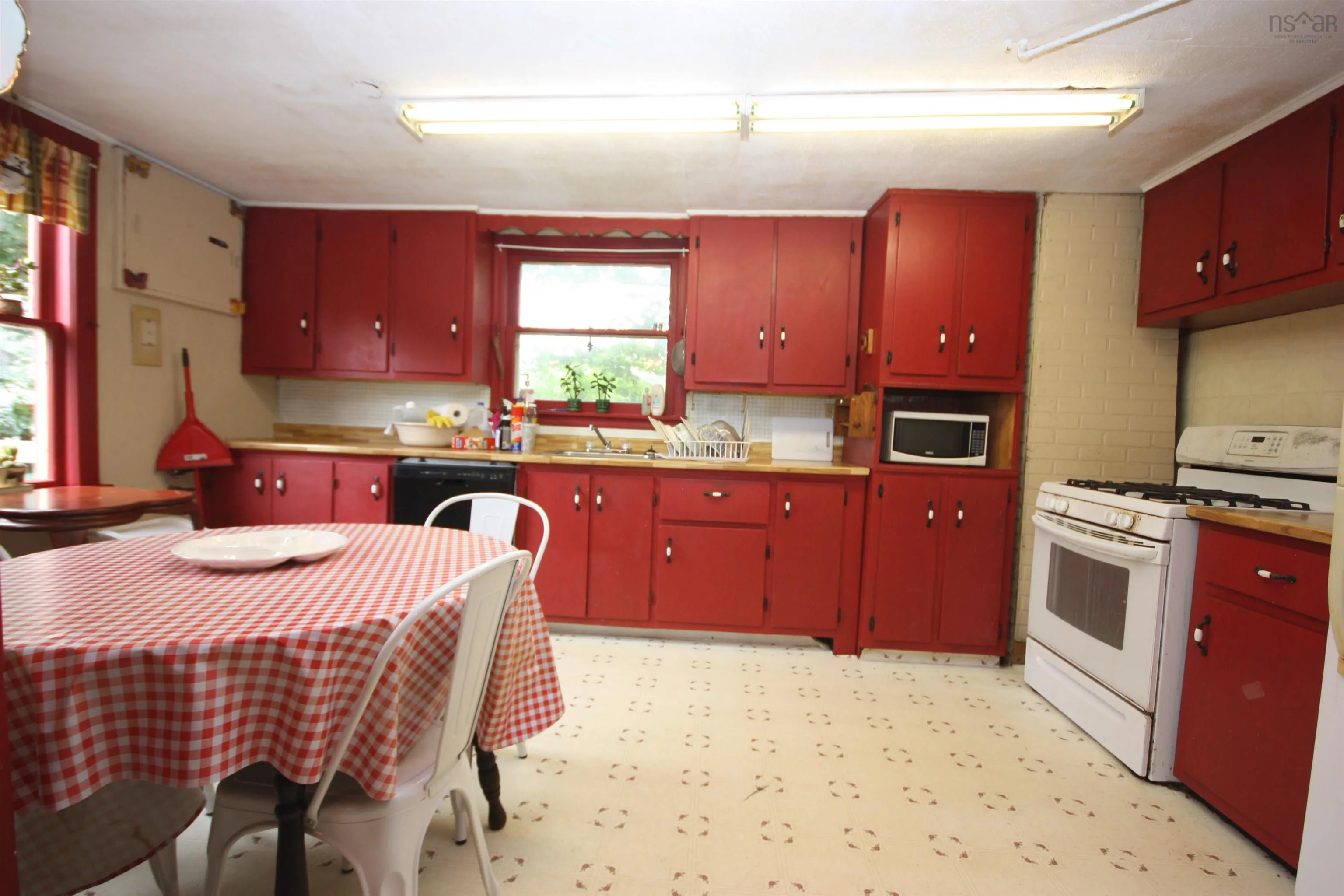 31 Hall Street, Lockeport, NS B0T 1L0, 4 Bedrooms Bedrooms, ,1 BathroomBathrooms,Residential,For Sale,Hall,202517471