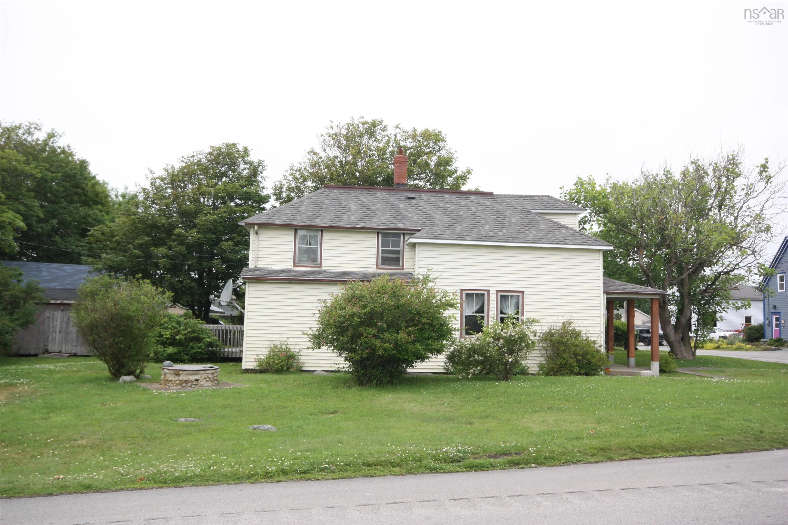 31 Hall Street, Lockeport, NS B0T 1L0, 4 Bedrooms Bedrooms, ,1 BathroomBathrooms,Residential,For Sale,Hall,202517471