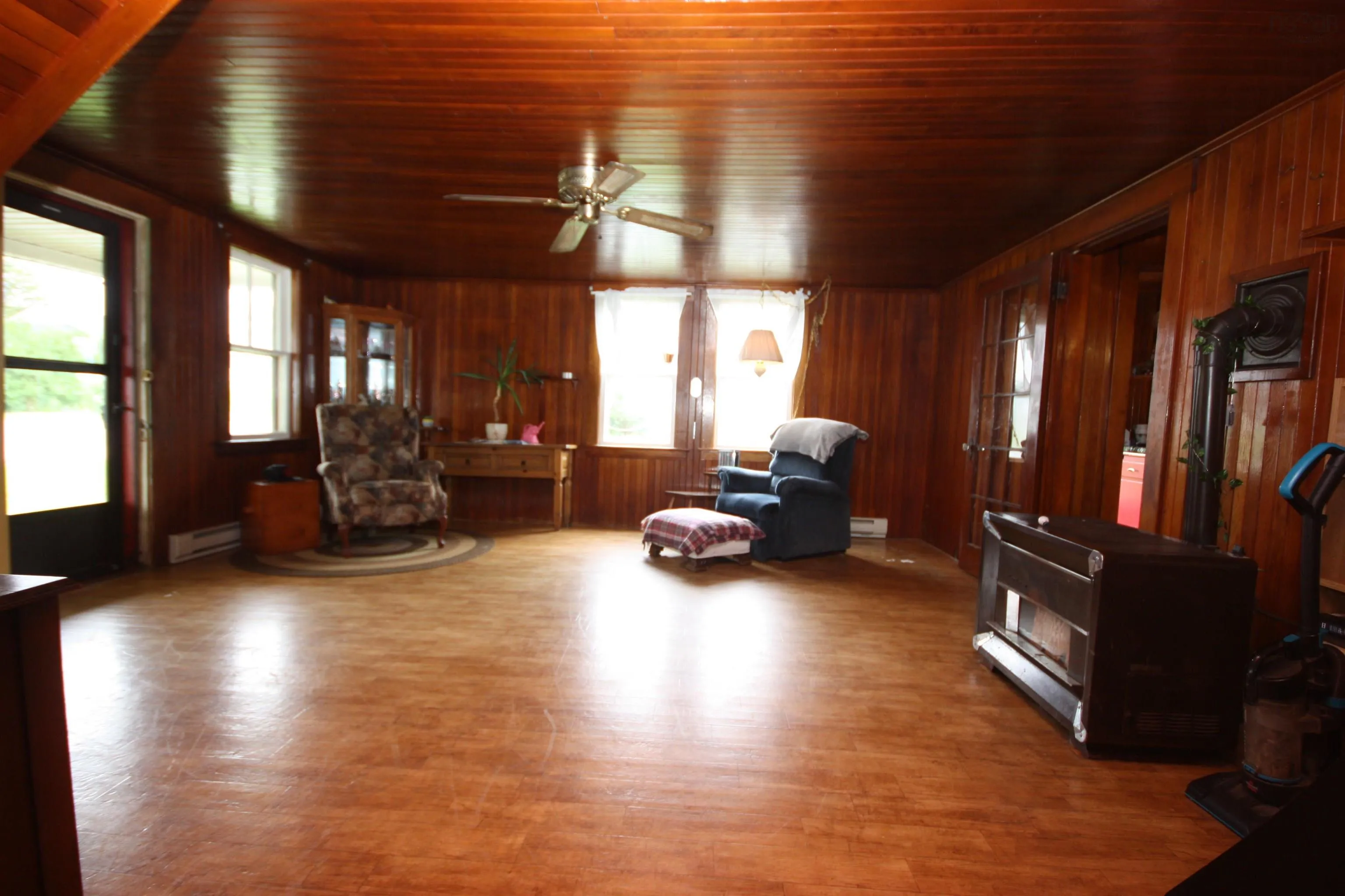 31 Hall Street, Lockeport, NS B0T 1L0, 4 Bedrooms Bedrooms, ,1 BathroomBathrooms,Residential,For Sale,Hall,202517471