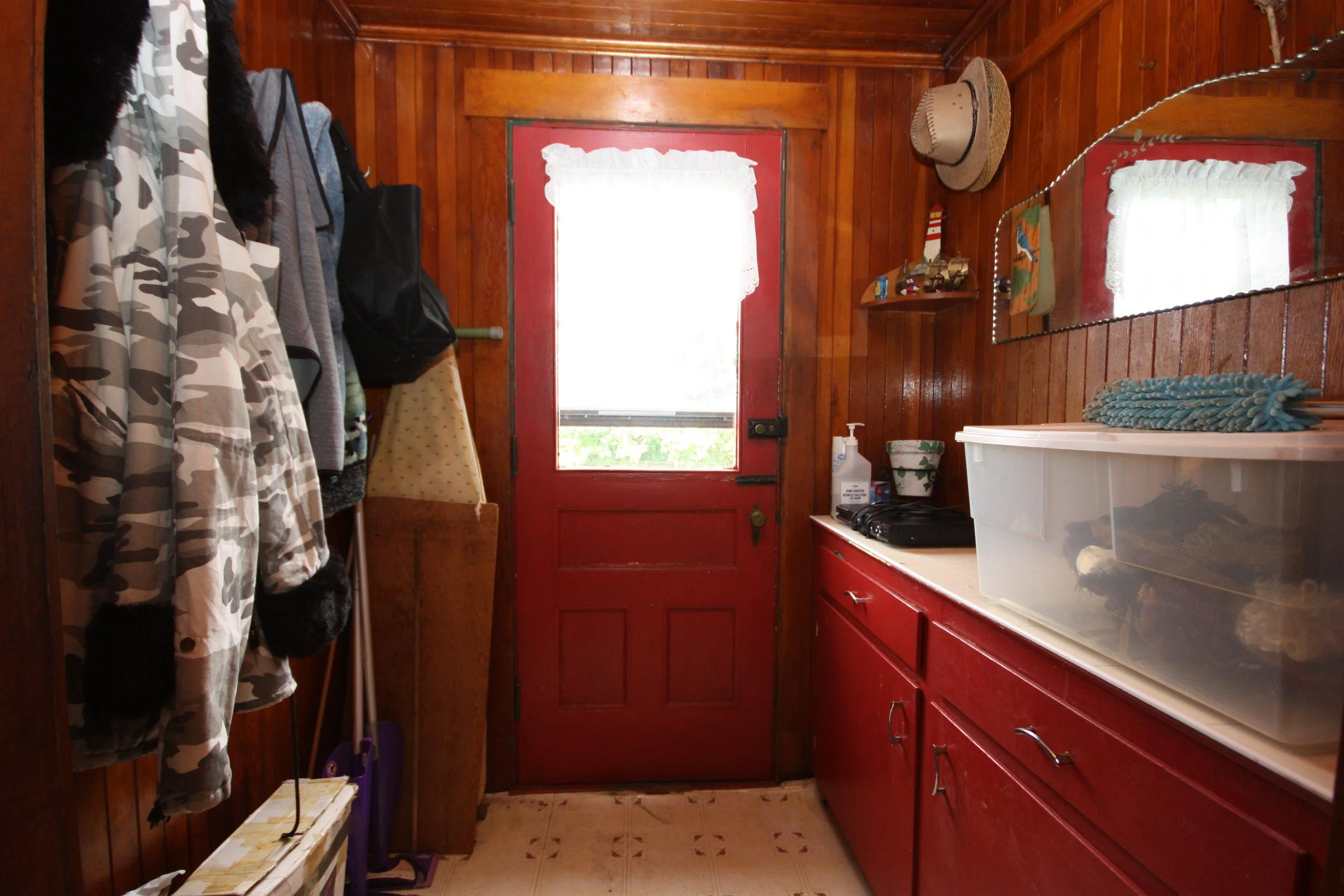 31 Hall Street, Lockeport, NS B0T 1L0, 4 Bedrooms Bedrooms, ,1 BathroomBathrooms,Residential,For Sale,Hall,202517471