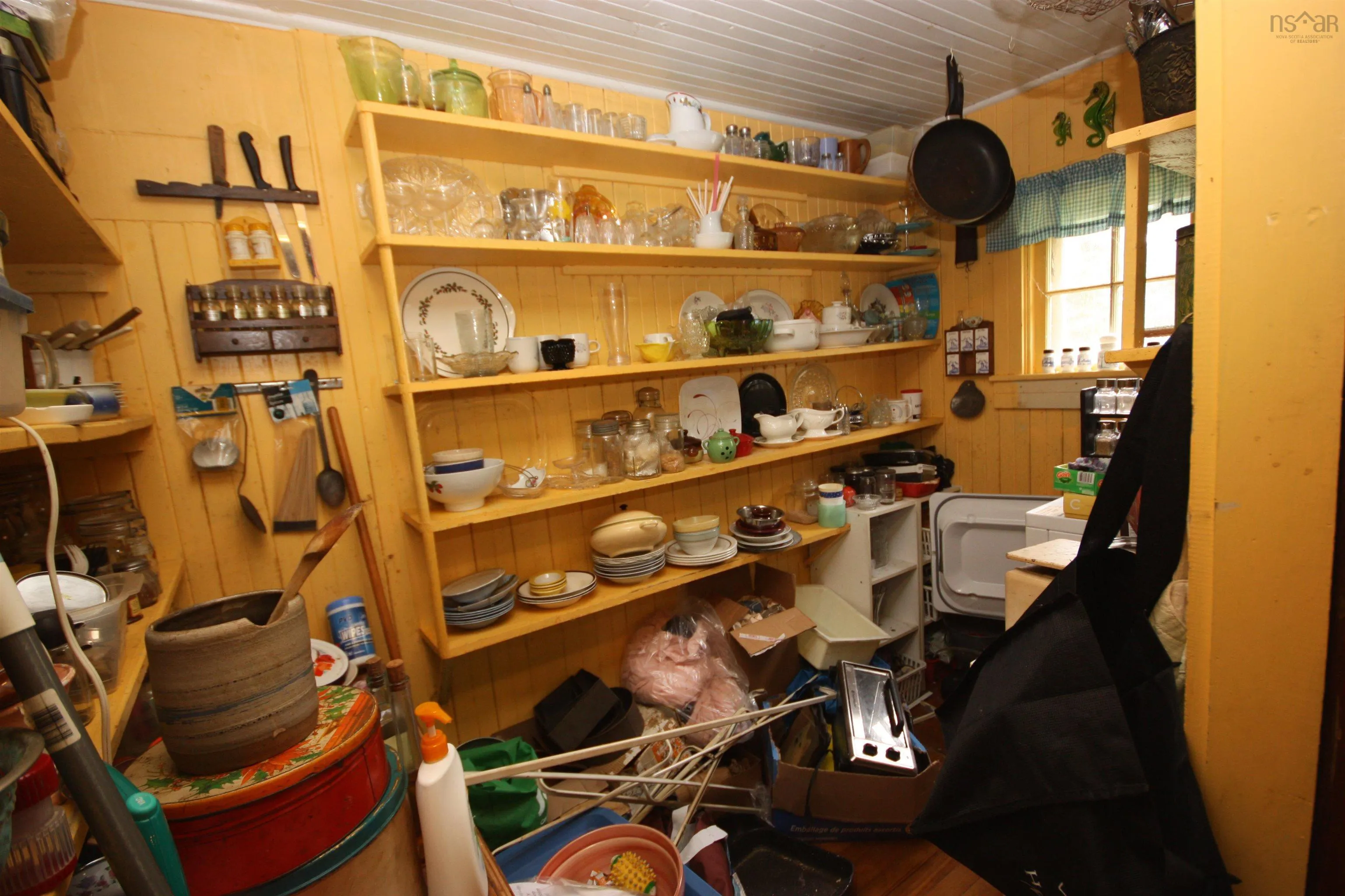31 Hall Street, Lockeport, NS B0T 1L0, 4 Bedrooms Bedrooms, ,1 BathroomBathrooms,Residential,For Sale,Hall,202517471
