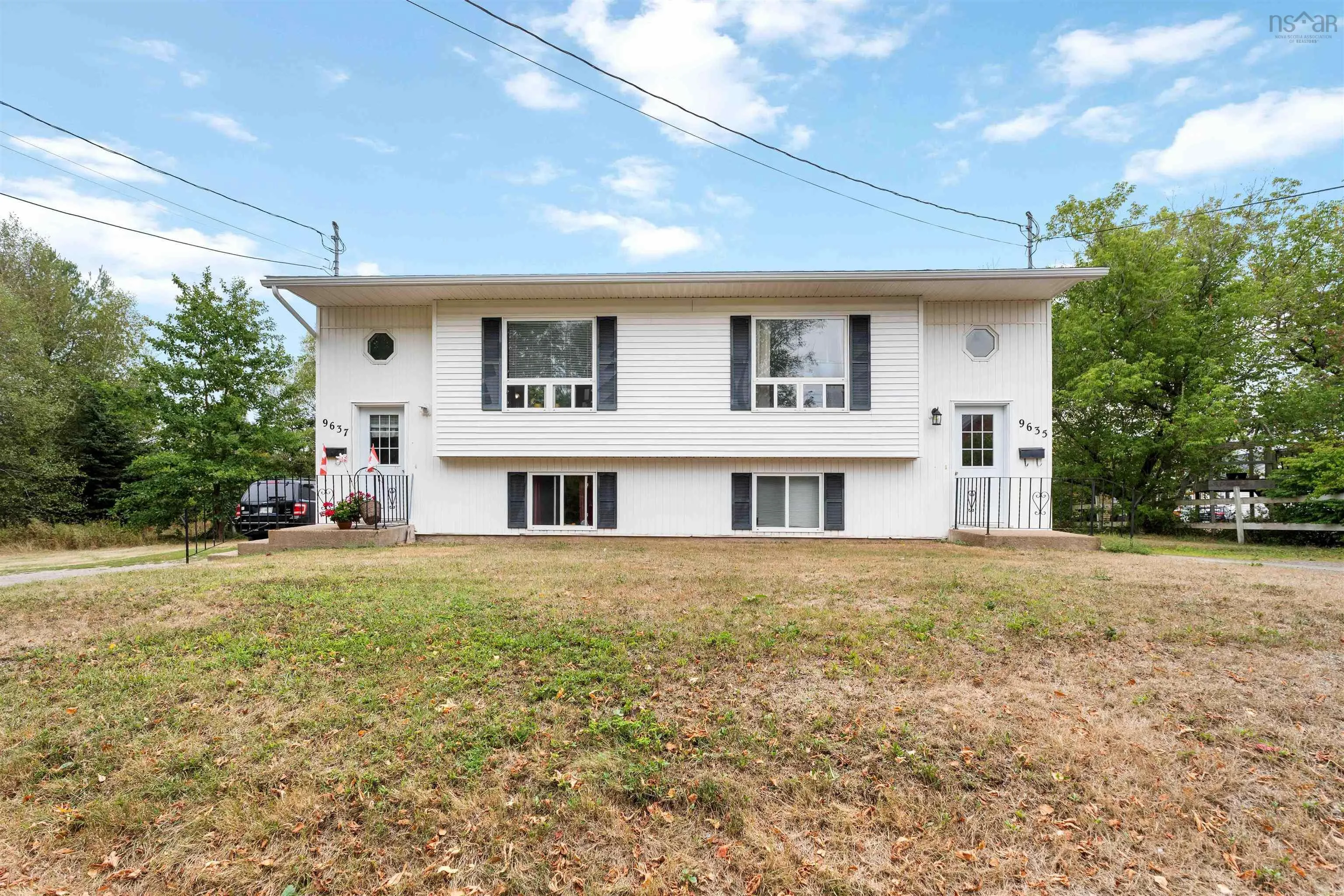 9635/9637 Commercial Street, New Minas, NS B4N 3G6, 4 Bedrooms Bedrooms, ,Residential Income,For Sale,Commercial,202521889