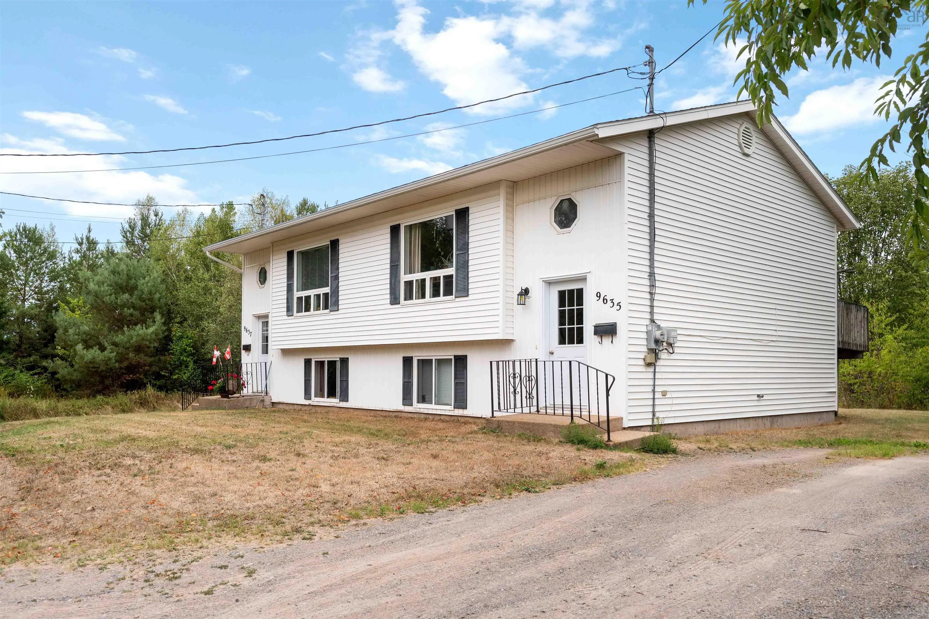 9635/9637 Commercial Street, New Minas, NS B4N 3G6, 4 Bedrooms Bedrooms, ,Residential Income,For Sale,Commercial,202521889