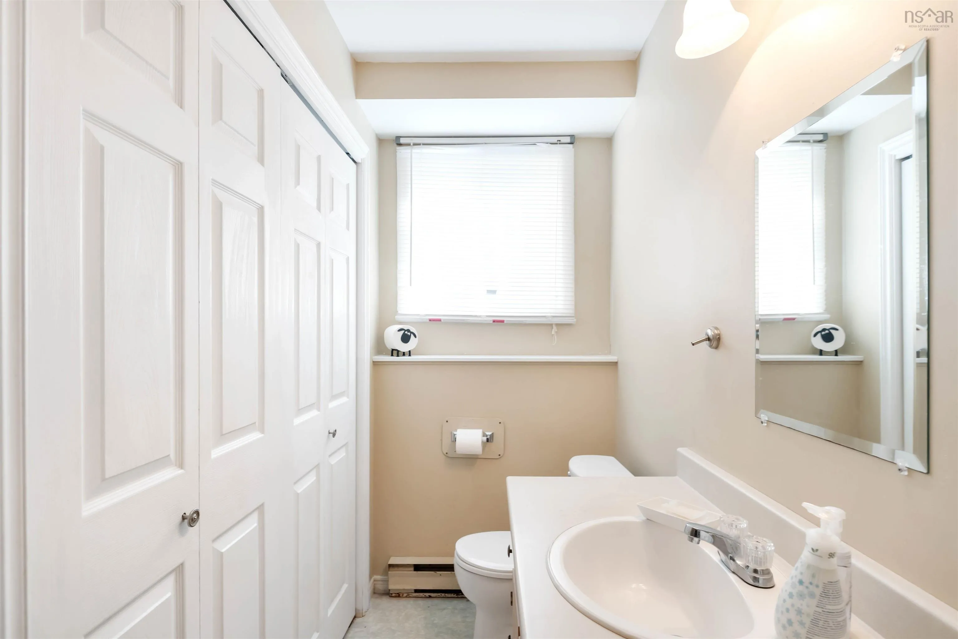 9635/9637 Commercial Street, New Minas, NS B4N 3G6, 4 Bedrooms Bedrooms, ,Residential Income,For Sale,Commercial,202521889