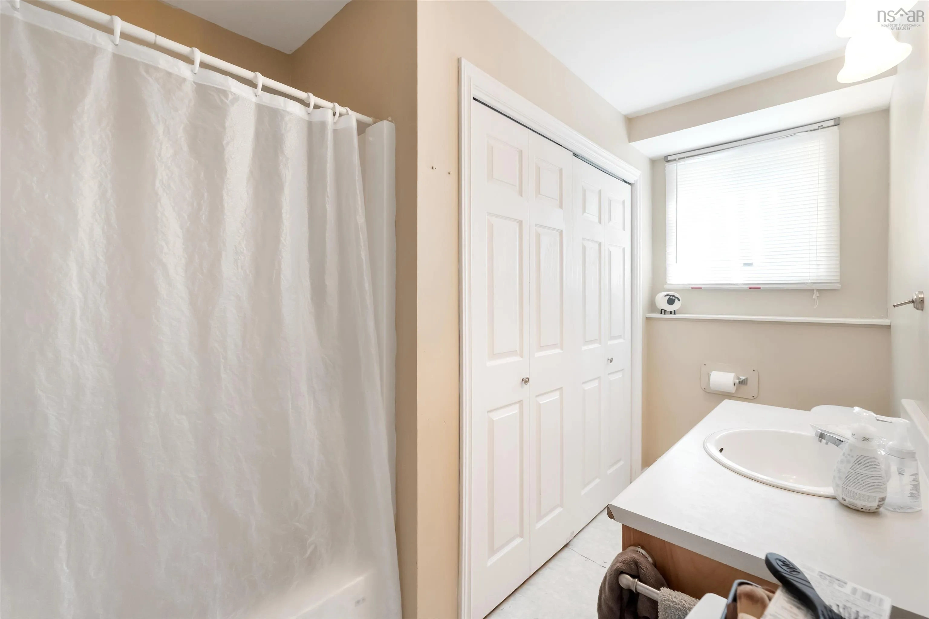 9635/9637 Commercial Street, New Minas, NS B4N 3G6, 4 Bedrooms Bedrooms, ,Residential Income,For Sale,Commercial,202521889