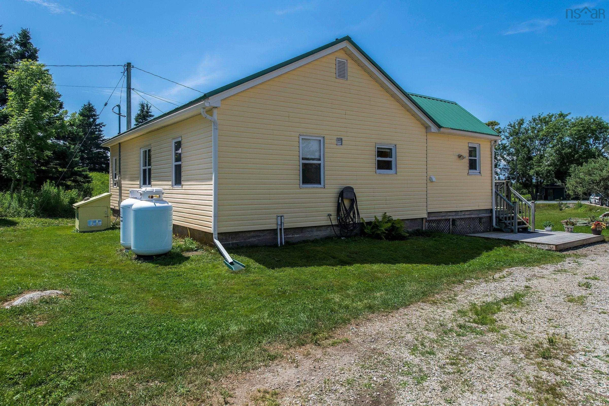 173 New Harbour Road, Blandford, NS B0J 1T0, ,Residential Income,For Sale,New Harbour,202525612