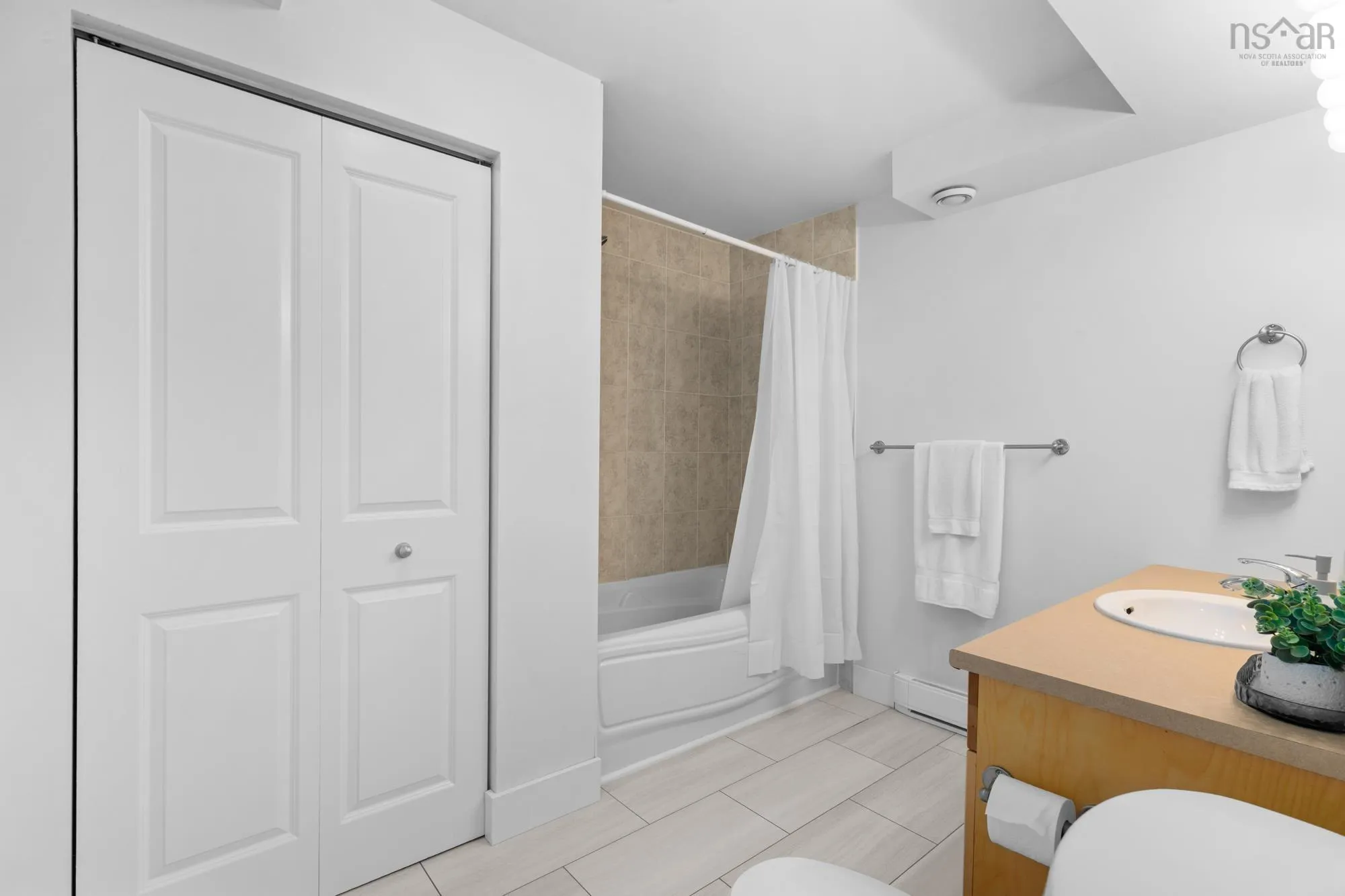 2080 Brunswick Street, Halifax, NS B3K 2Y8, 1 Bedroom Bedrooms, ,2 BathroomsBathrooms,Residential,For Sale,Brunswick,202519770