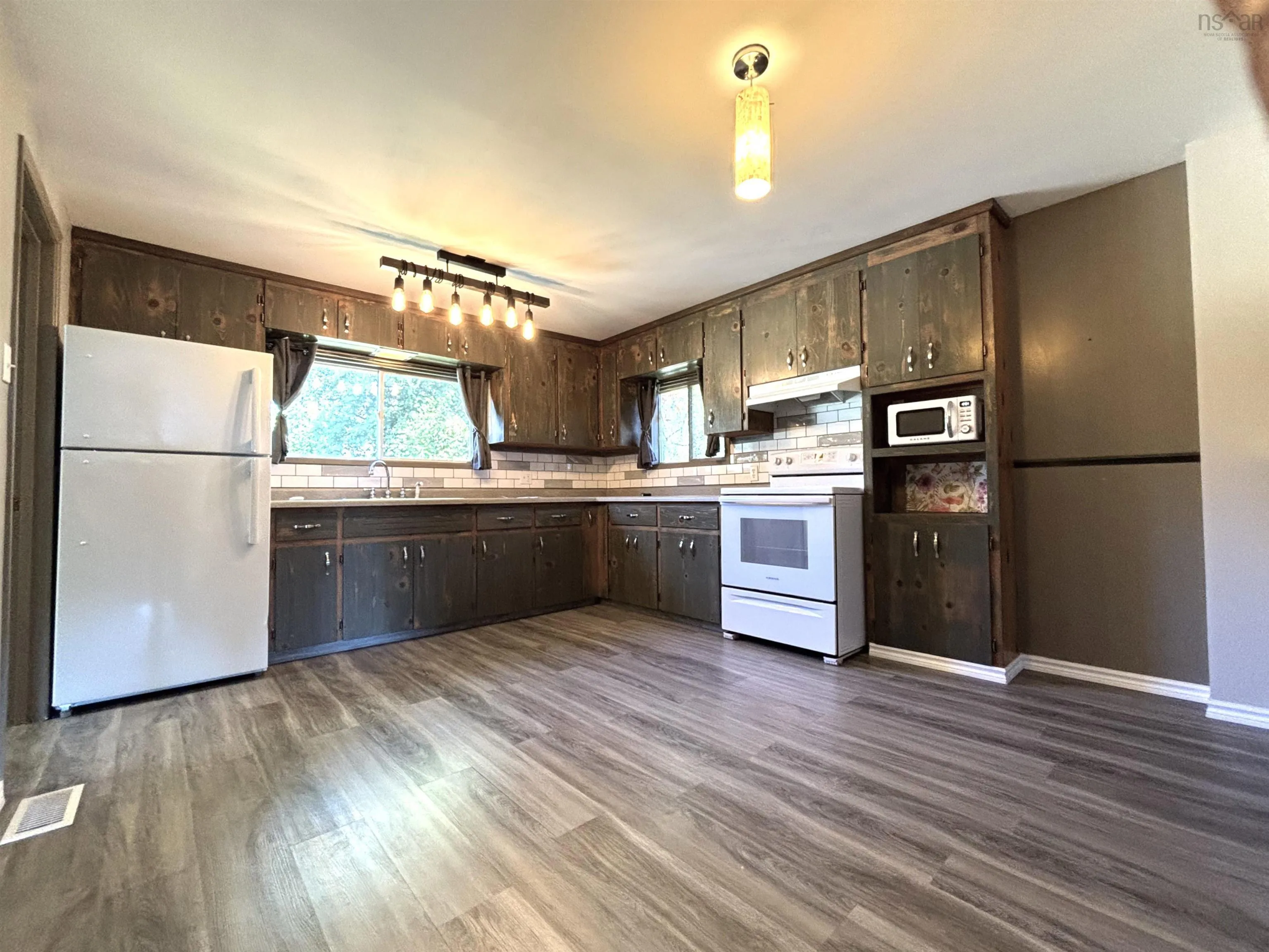 92 Chestnut Street, Pictou, NS B0K 1H0, 2 Bedrooms Bedrooms, ,1 BathroomBathrooms,Residential,For Sale,Chestnut Street,202521989