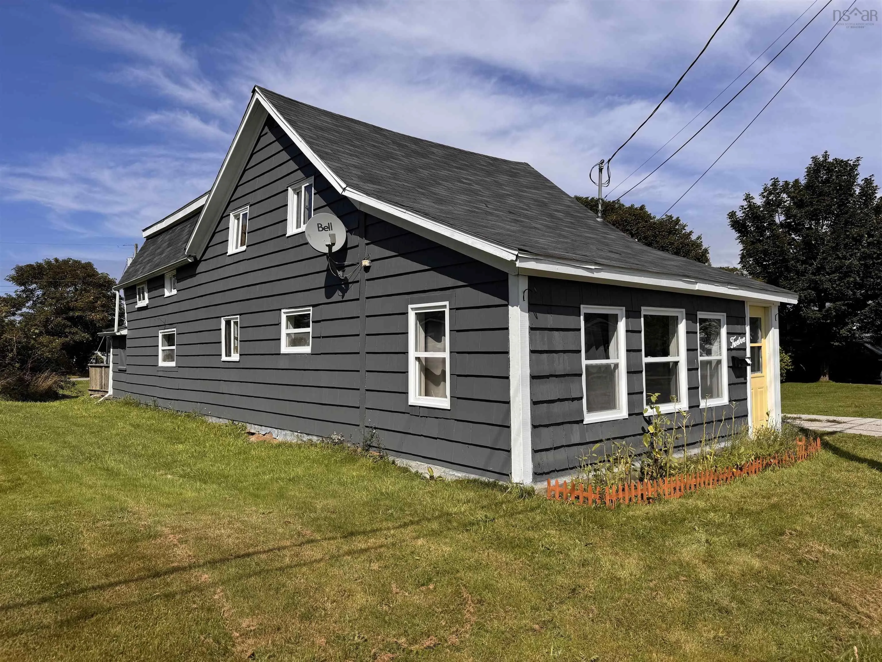 12 Church Street, Yarmouth, NS B5A 3Z1, 4 Bedrooms Bedrooms, ,2 BathroomsBathrooms,Residential,For Sale,Church,202523017