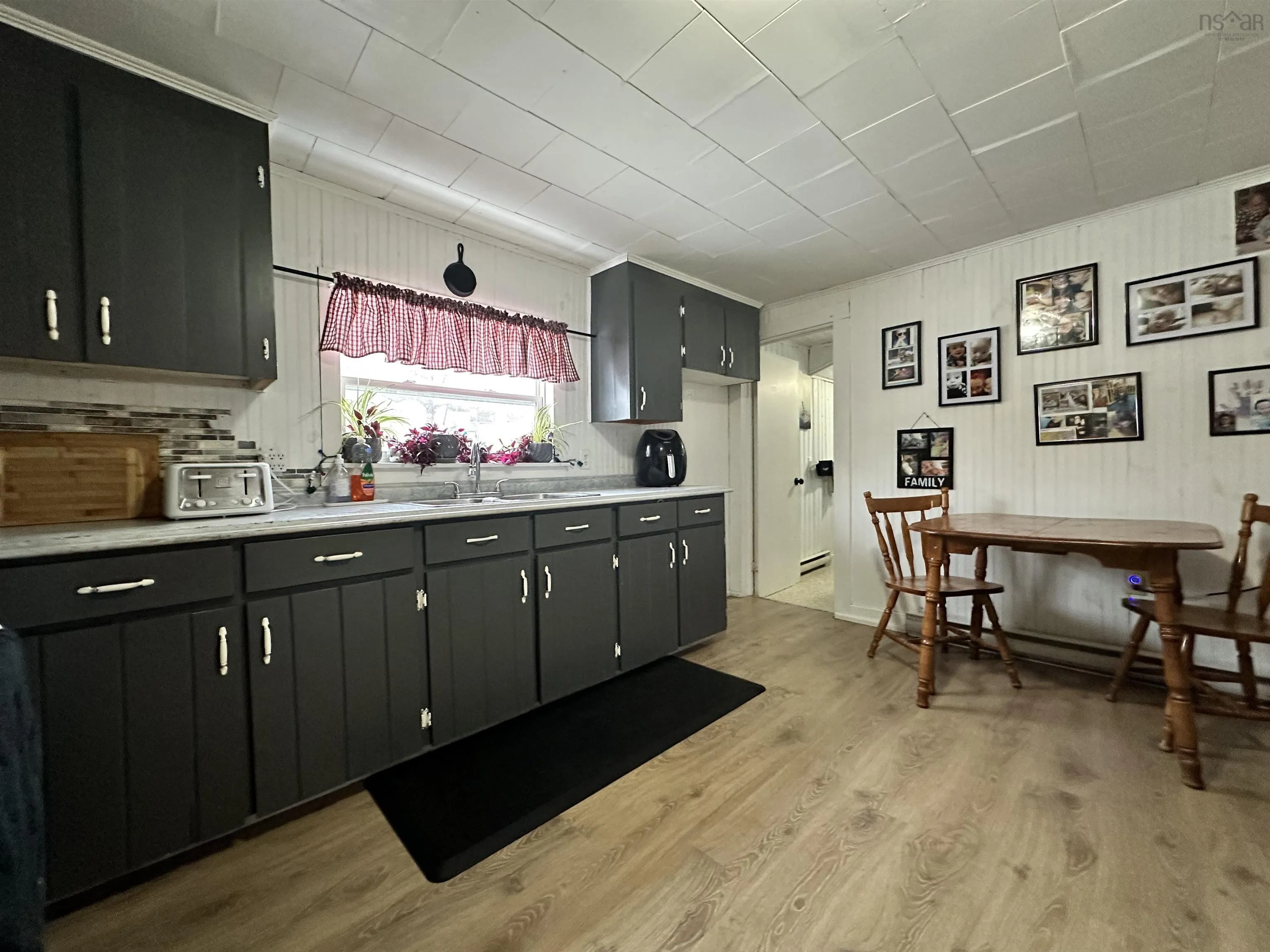 12 Church Street, Yarmouth, NS B5A 3Z1, 4 Bedrooms Bedrooms, ,2 BathroomsBathrooms,Residential,For Sale,Church,202523017