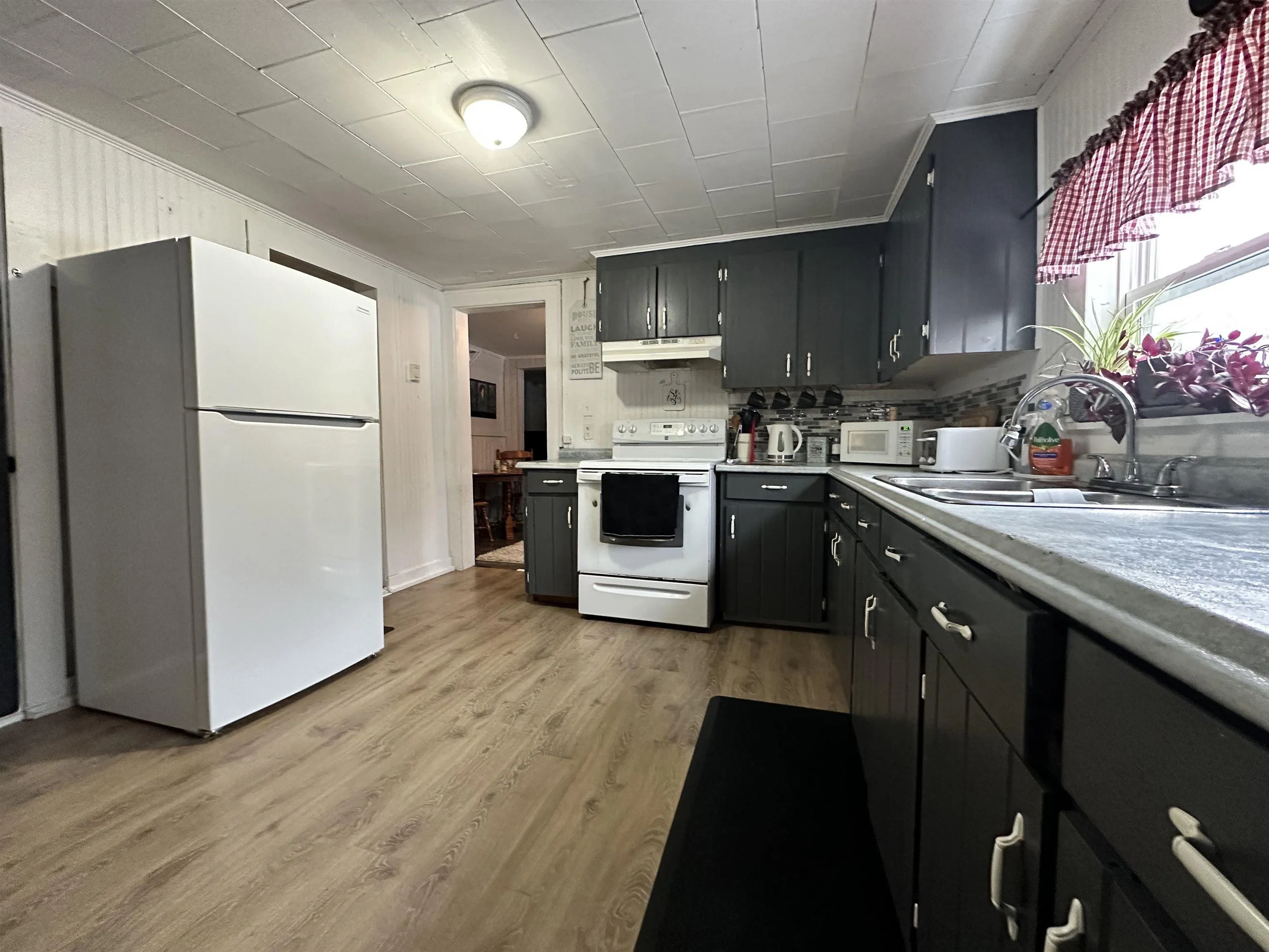 12 Church Street, Yarmouth, NS B5A 3Z1, 4 Bedrooms Bedrooms, ,2 BathroomsBathrooms,Residential,For Sale,Church,202523017
