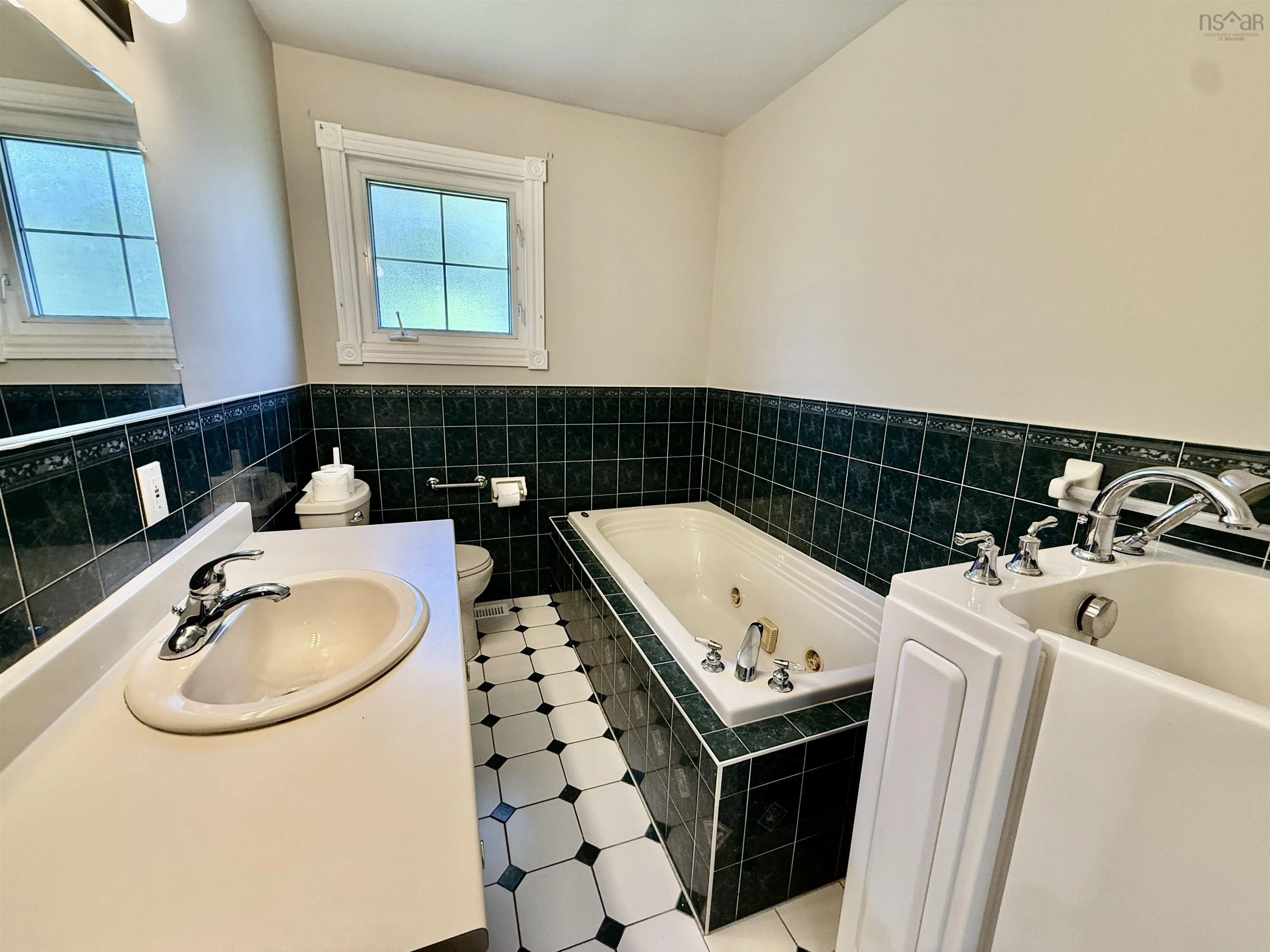 2 Laurentian Drive, Halifax, NS B3M 3G3, 4 Bedrooms Bedrooms, ,2 BathroomsBathrooms,Residential,For Sale,Laurentian,202523499
