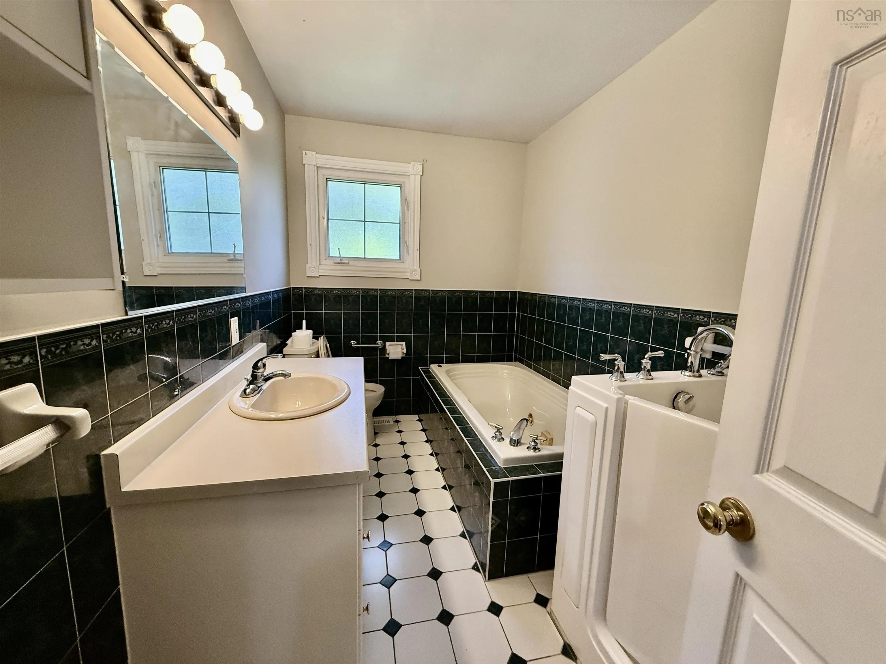 2 Laurentian Drive, Halifax, NS B3M 3G3, 4 Bedrooms Bedrooms, ,2 BathroomsBathrooms,Residential,For Sale,Laurentian,202523499