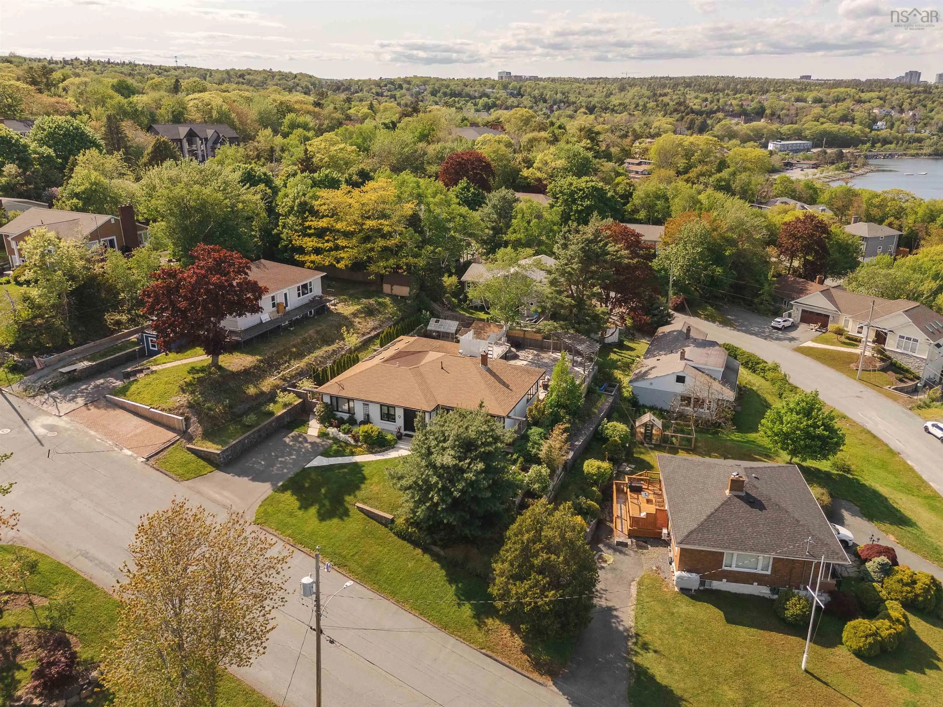 9 Lynwood Drive, Halifax, NS B3M 1Y8, 3 Bedrooms Bedrooms, ,3 BathroomsBathrooms,Residential,For Sale,Lynwood,202514864