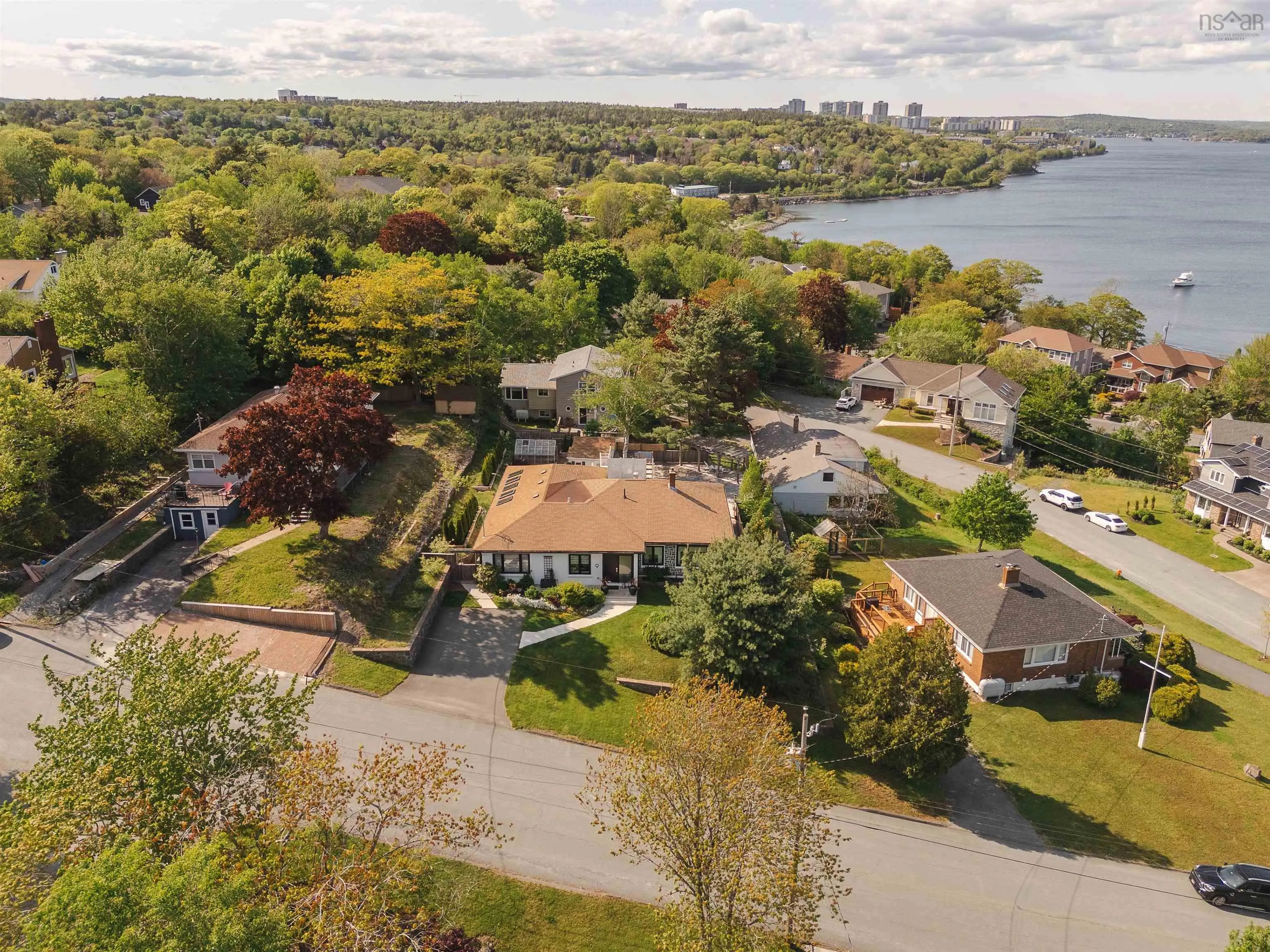 9 Lynwood Drive, Halifax, NS B3M 1Y8, 3 Bedrooms Bedrooms, ,3 BathroomsBathrooms,Residential,For Sale,Lynwood,202514864