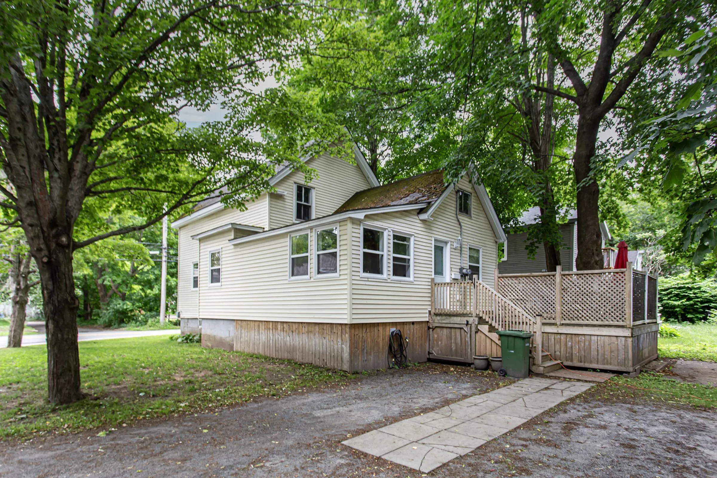 27 Canaan Avenue, Kentville, NS B4N 1B8, 4 Bedrooms Bedrooms, ,Residential Income,For Sale,Canaan,202519900