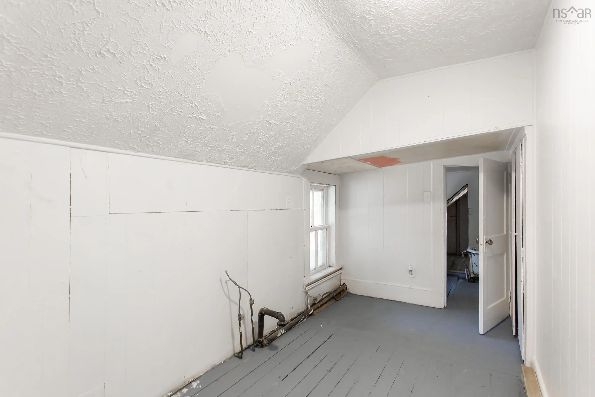 27 Canaan Avenue, Kentville, NS B4N 1B8, 4 Bedrooms Bedrooms, ,Residential Income,For Sale,Canaan,202519900