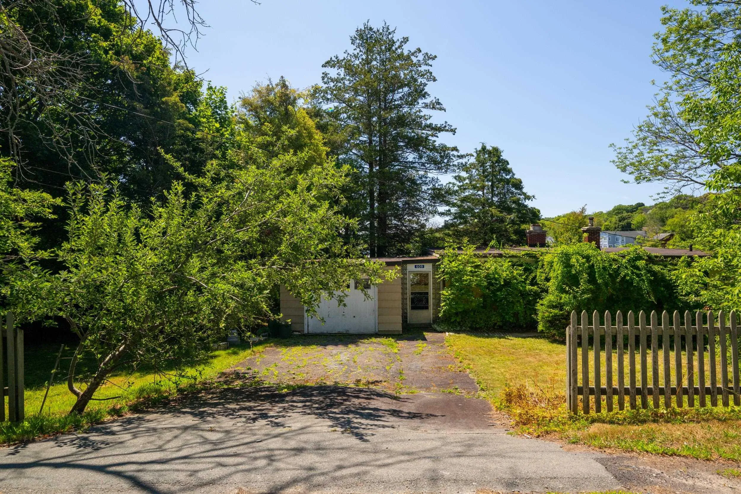 609 Shore Drive, Bedford, NS B4A 2E2, 3 Bedrooms Bedrooms, ,1 BathroomBathrooms,Residential,For Sale,Shore,202520360
