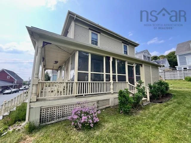 271 Montague Street, Lunenburg, NS B0J 2C0, 3 Bedrooms Bedrooms, ,2 BathroomsBathrooms,Residential,For Sale,Montague,202514658