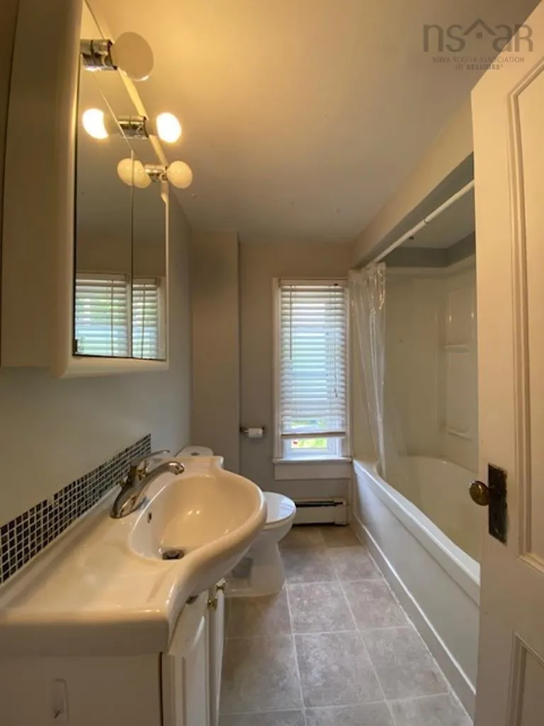 5 Victoria Street, Truro Ns B2n 1y5, 4 Bedrooms Bedrooms, ,Residential Income,For Sale,Victoria,202427940
